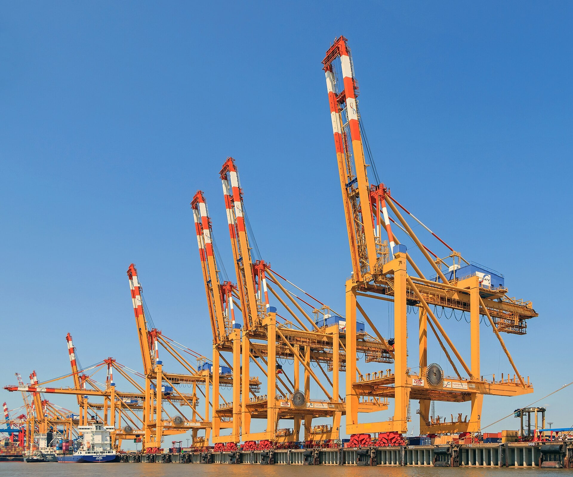 Cargo port containers