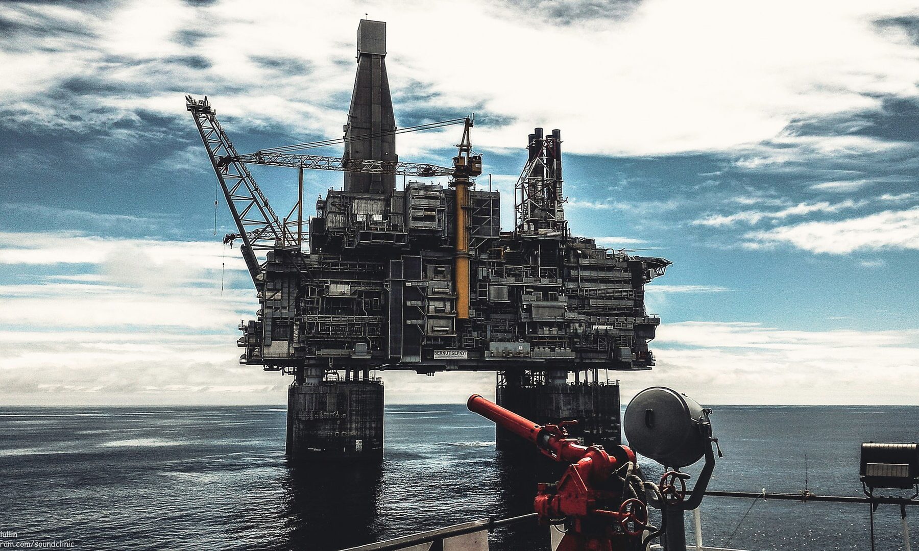 Offshore oil platform