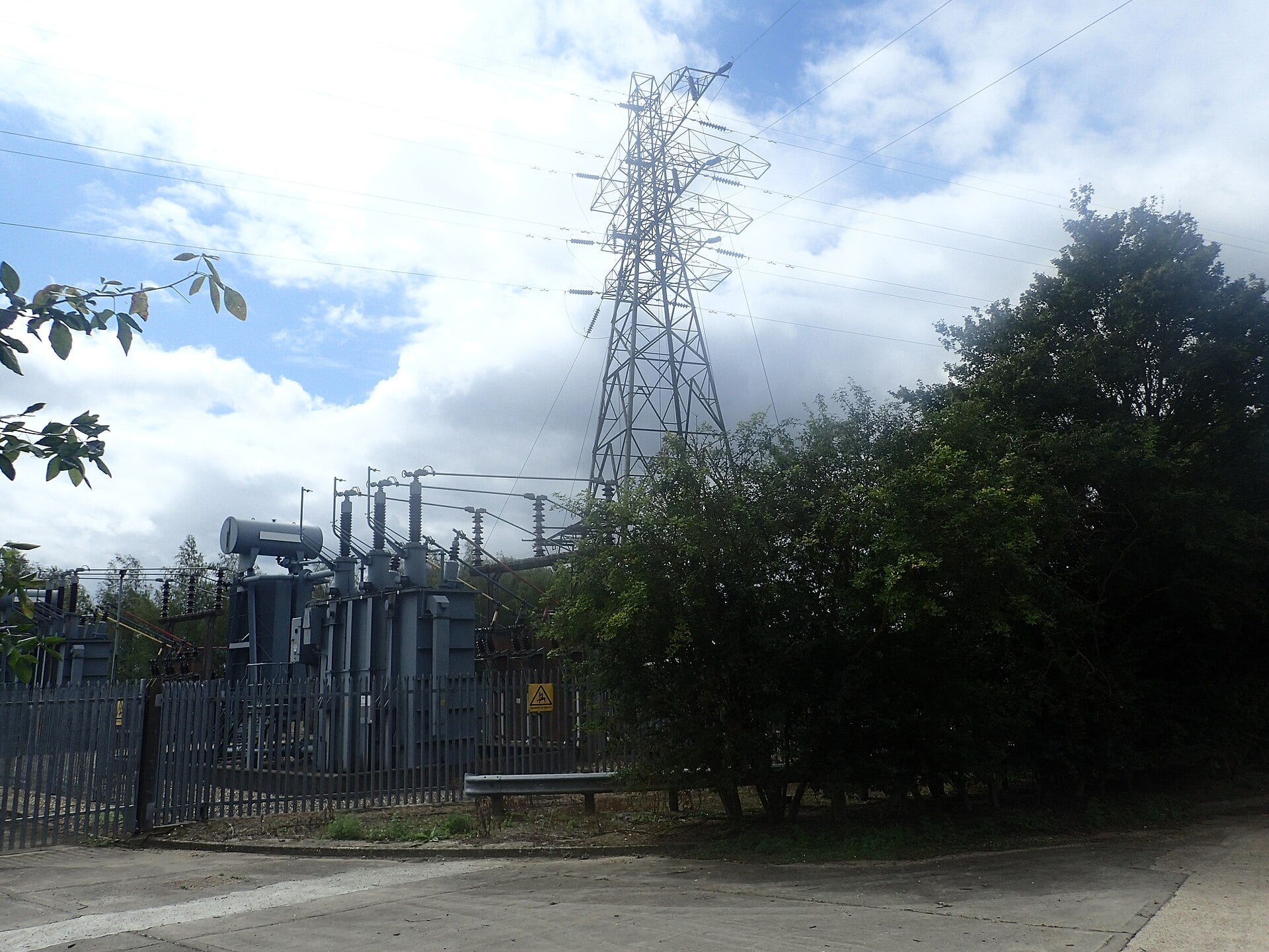Power transmission substation