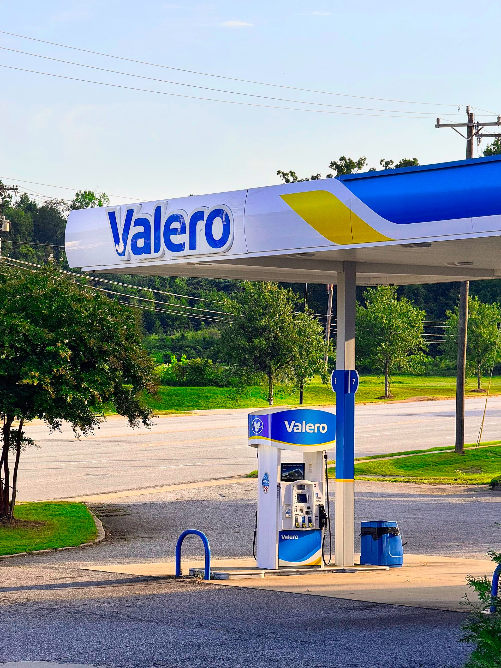 Gas station fuel pump