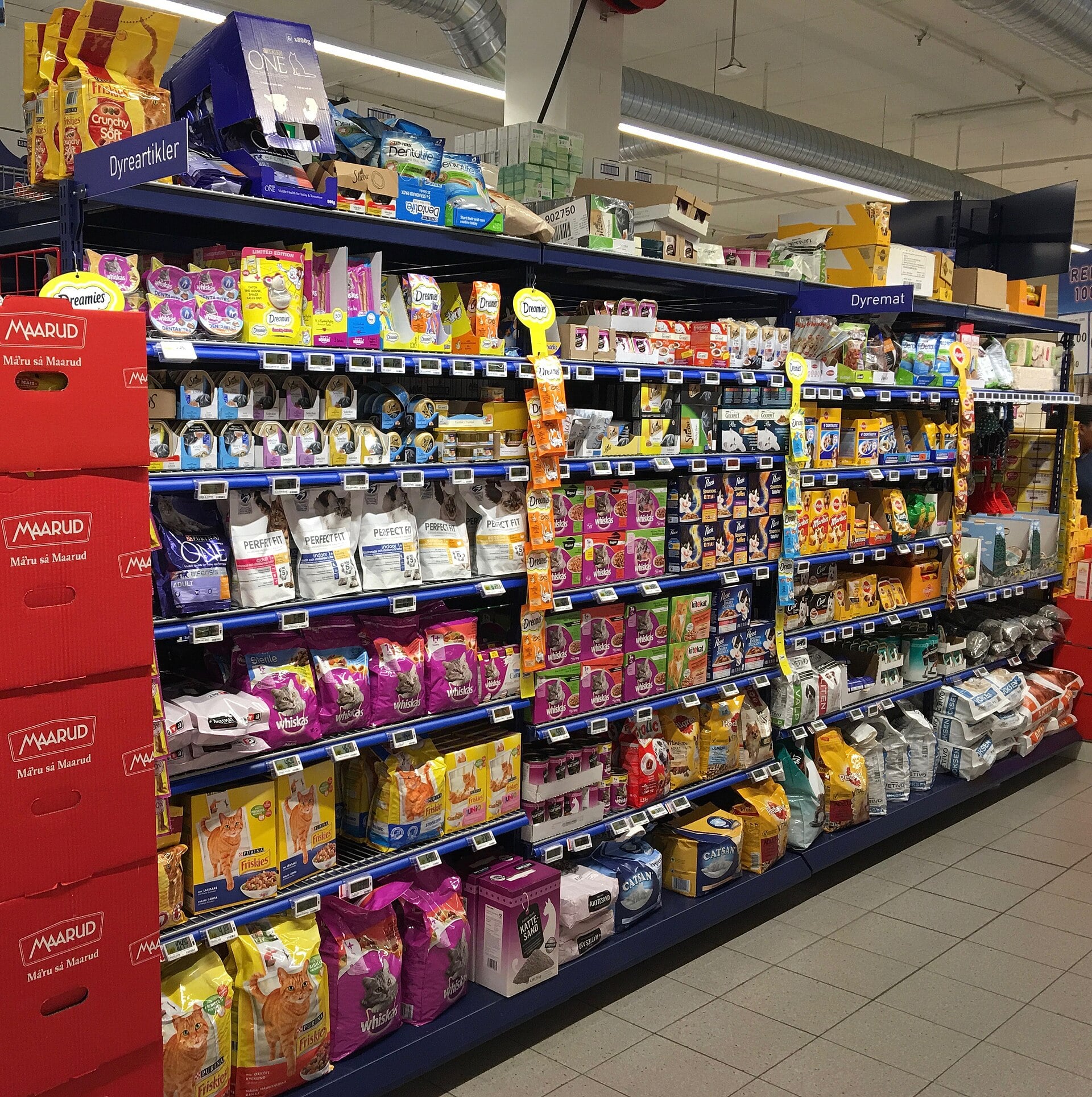 Supermarket store