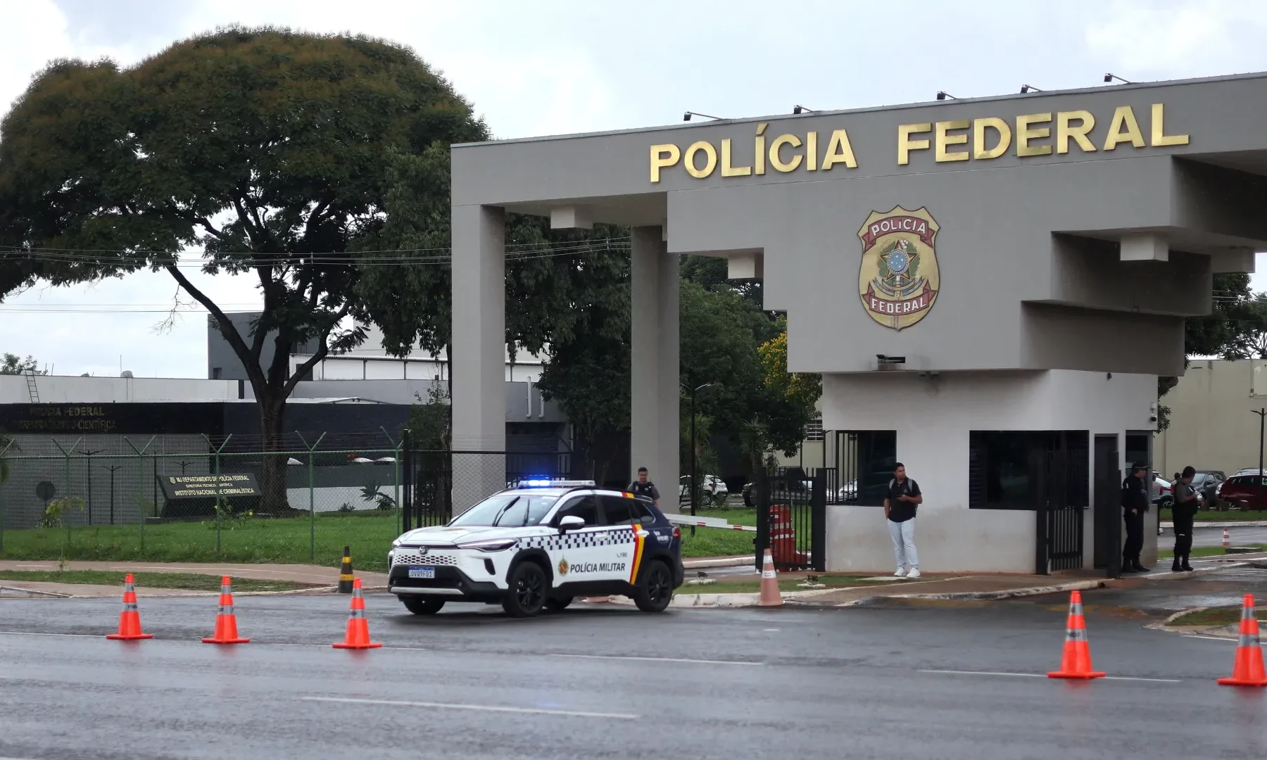 2025-11-24T162153Z_2071531554_RC223IA1JFBW_RTRMADP_3_BRAZIL-BOLSONARO-1766899345