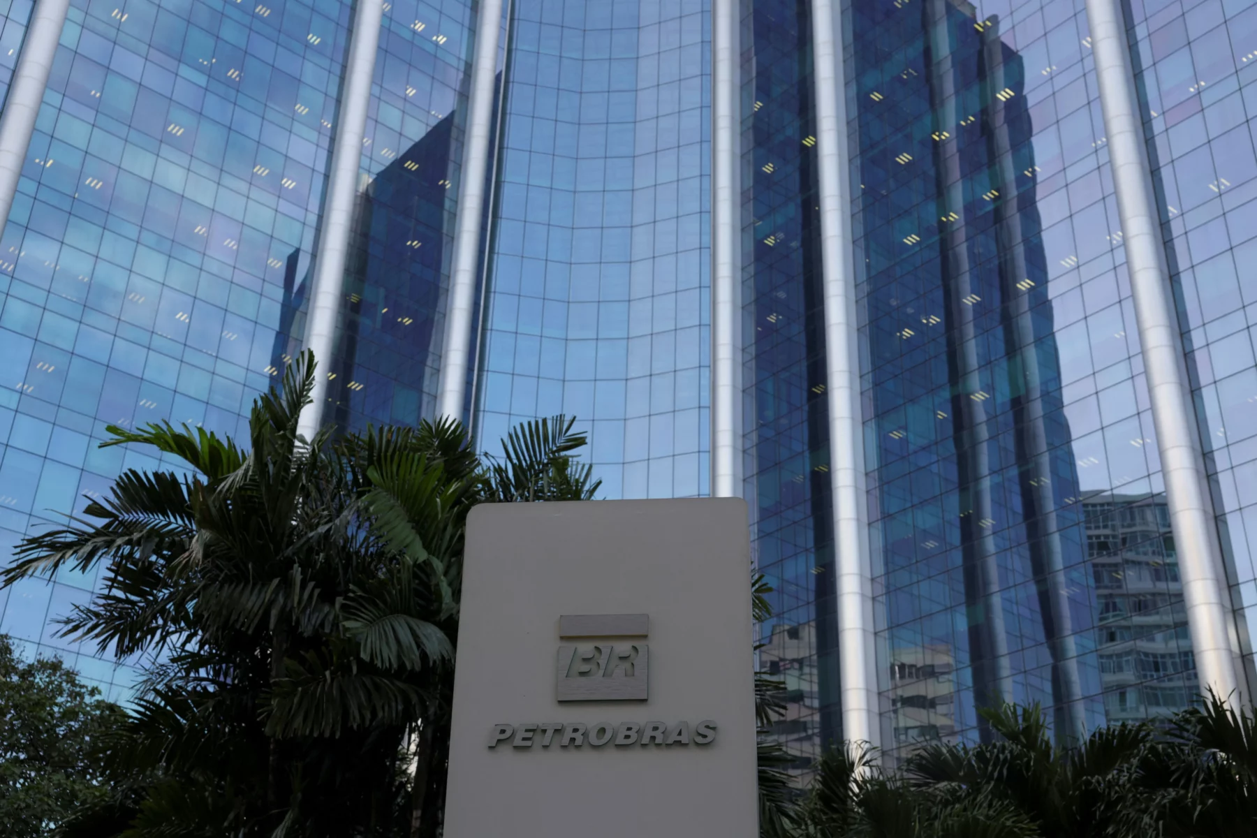 2025_06_05T203121Z_1132736389_RC2IWEA69UQJ_RTRMADP_3_BRAZIL_PETROBRAS