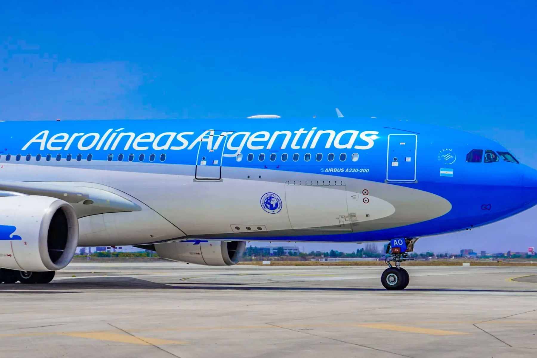 Aer-Aerolineas-Argentinas-A330-200-front-taxi-in-SCL-RDP