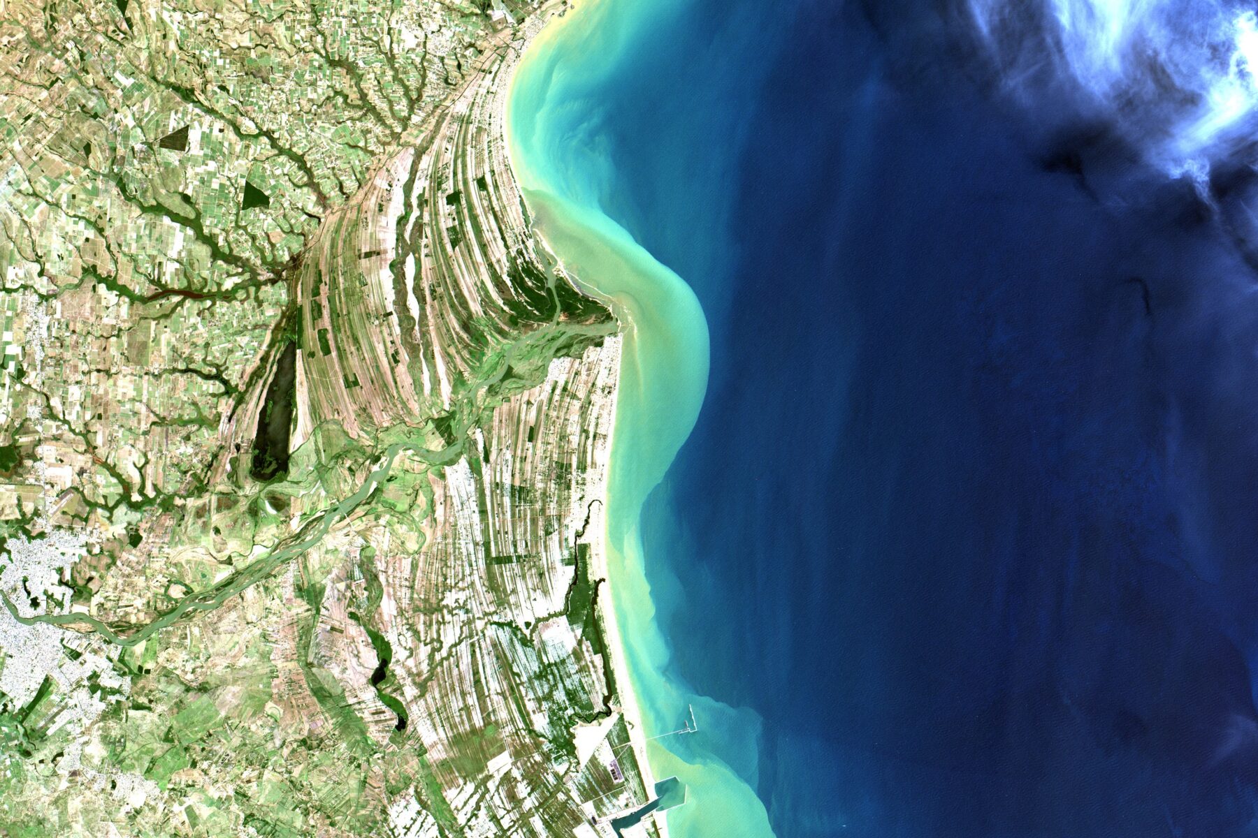 Atafona Brazil — the mouth of the Paraíba do Sul river at Atafona