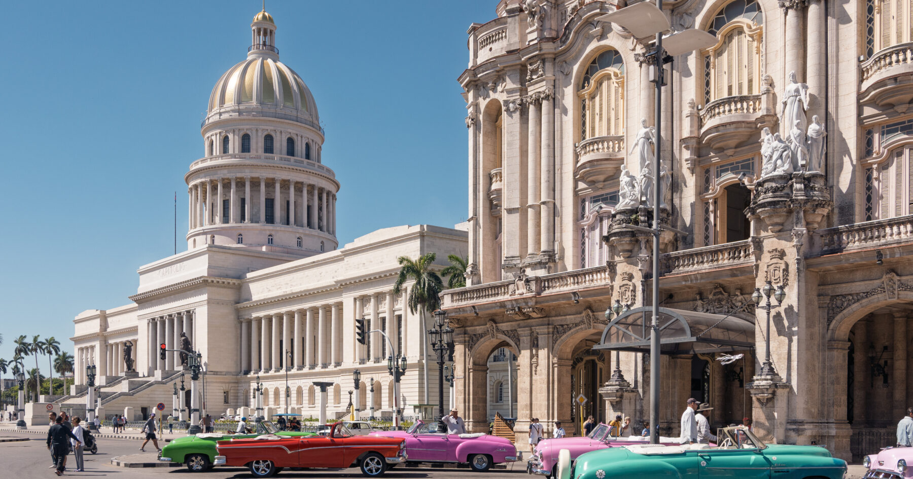 Havana's Capitol building and classic cars