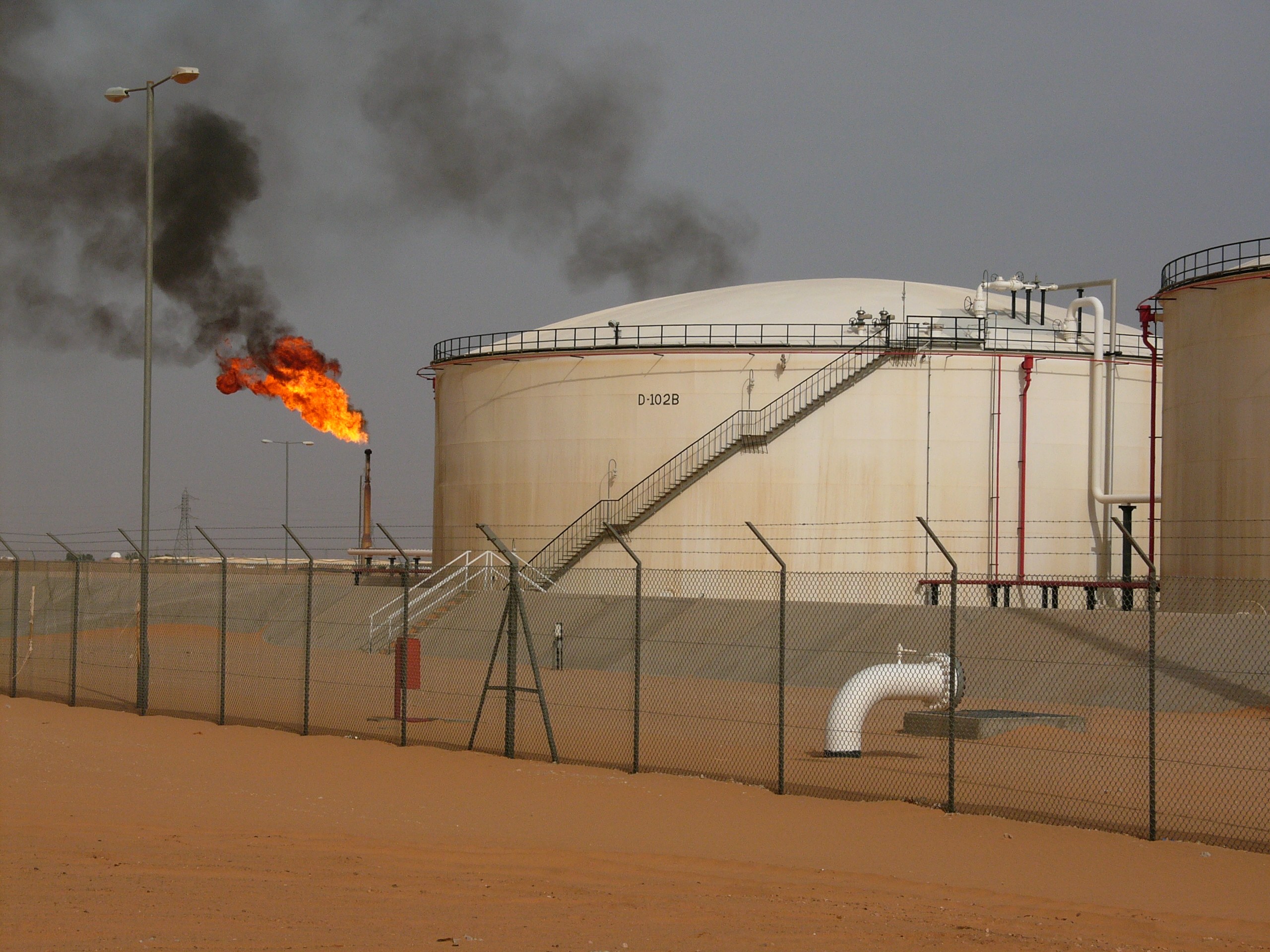 Libya oil production — El Sharara oil field tanks and gas flare