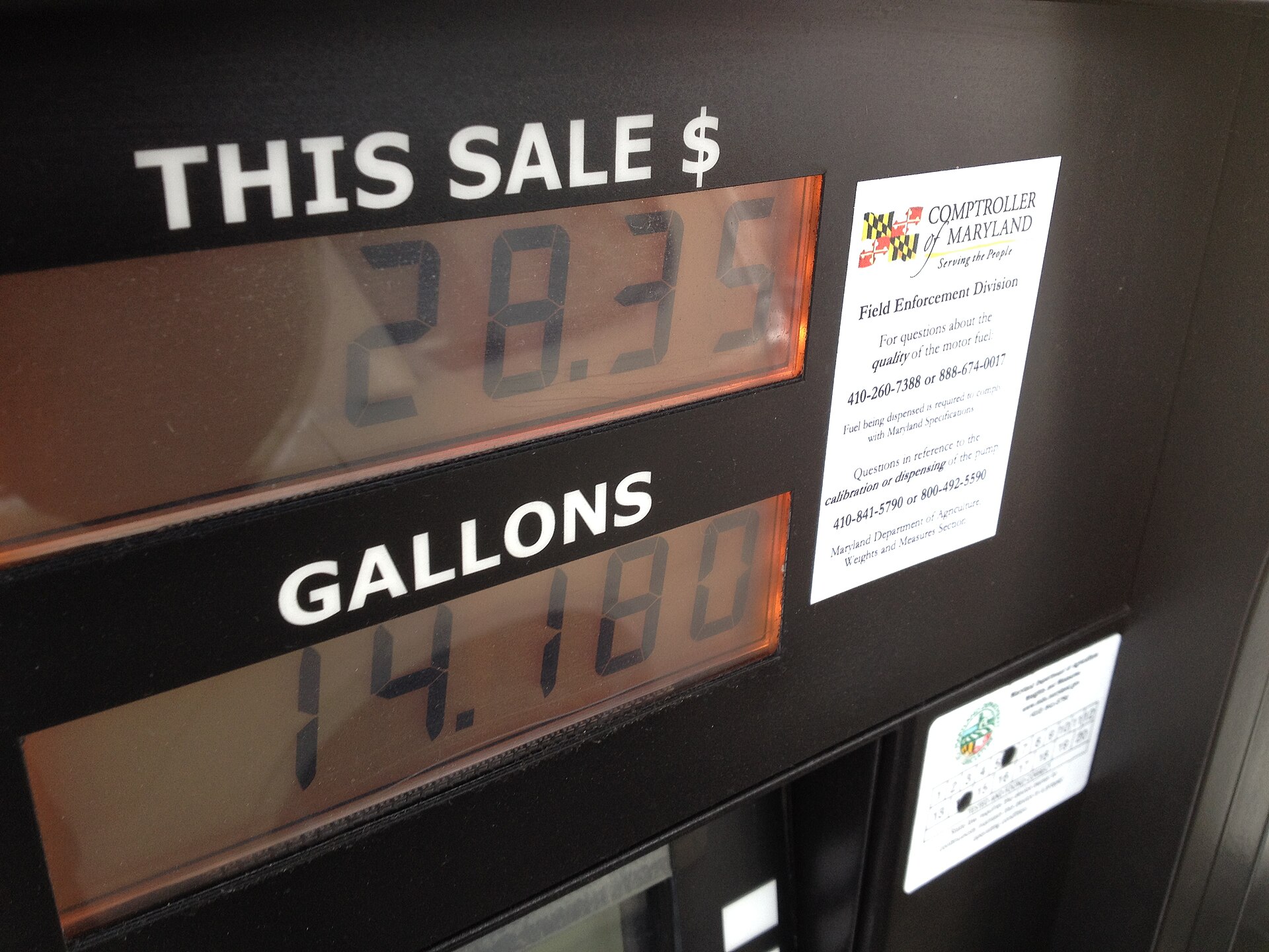 Price display on a fuel pump, Ecuador fuel prices
