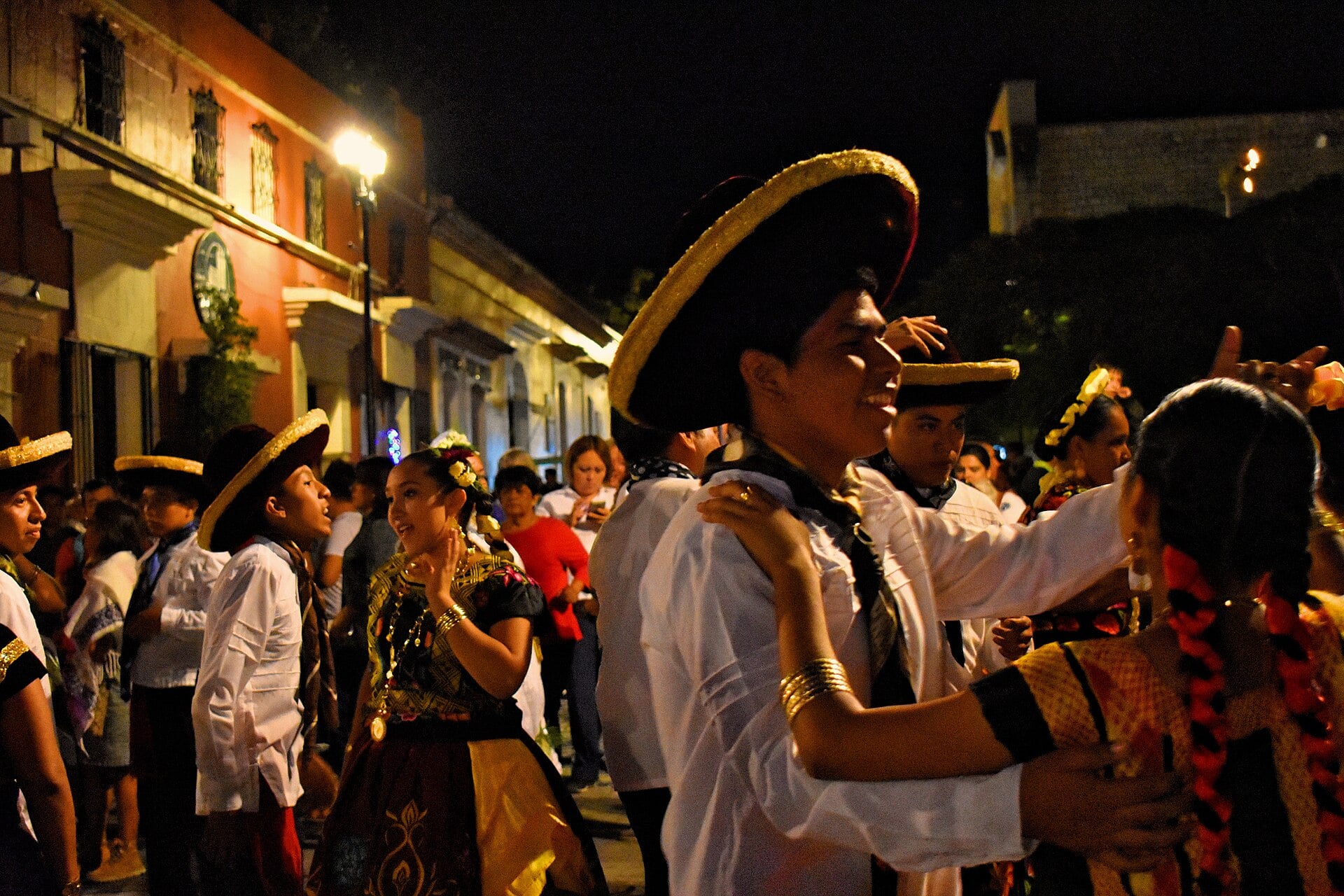 Guelaguetza 2026 Opens in Oaxaca with Free BinniBus, Mezcal Fairs and Food Festivals