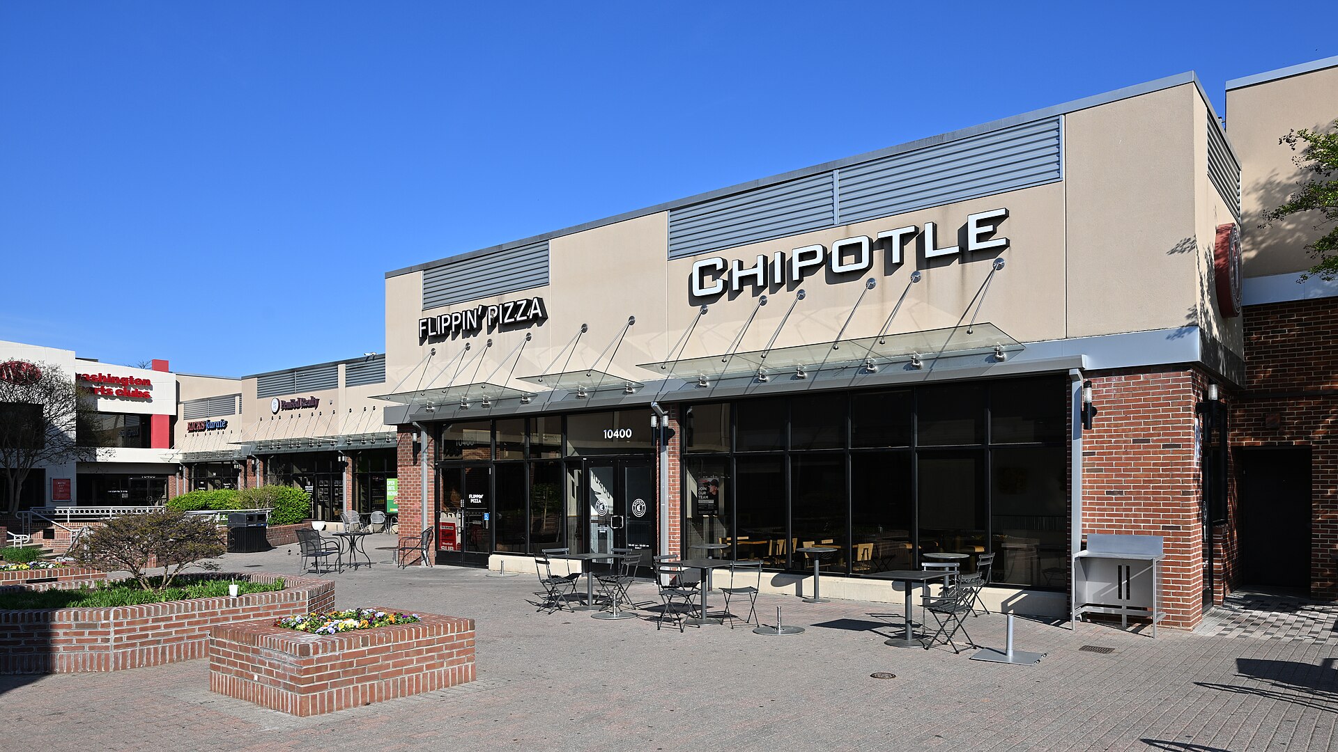U.S. fast-casual chain Chipotle Mexican Grill opens first restaurant in Mexico with dishes from $8.50