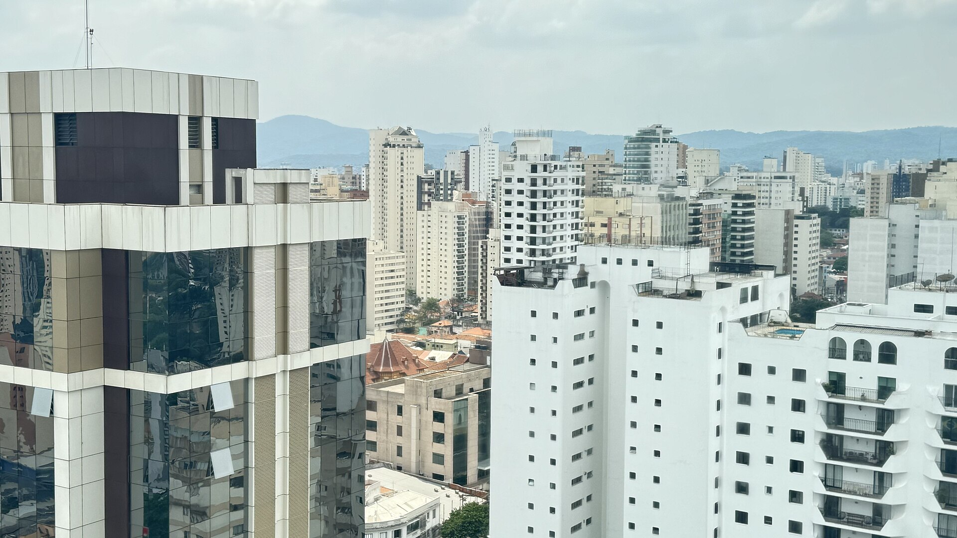 Brazilian digital bank Nubank puts Brazil chief over all Latin America, as Citi lifts target to $14.60 and an overnight Pix outage hits service