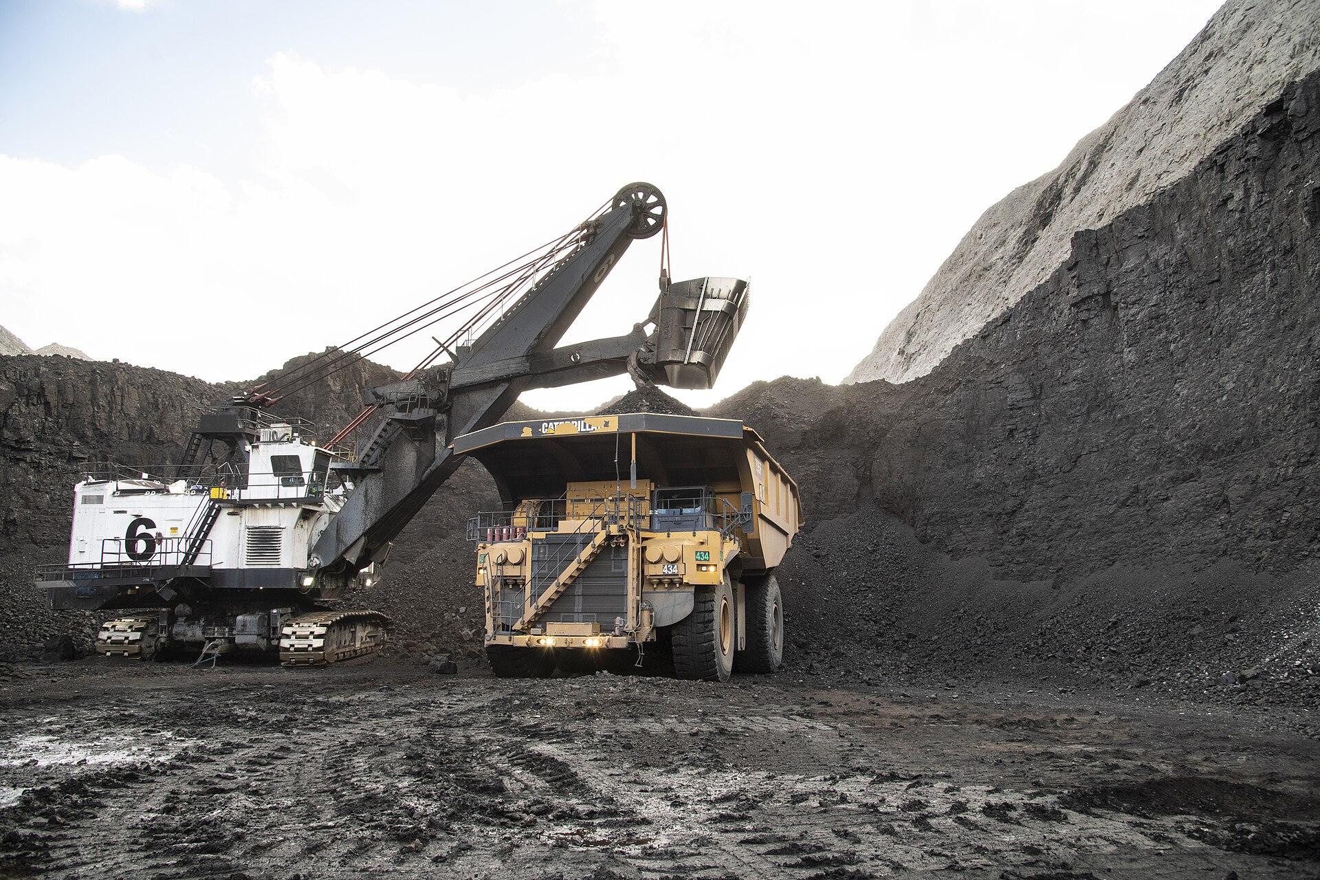 Peruvian heavy-equipment dealer Ferreyros rolls out Caterpillar AI assistant for mining and construction