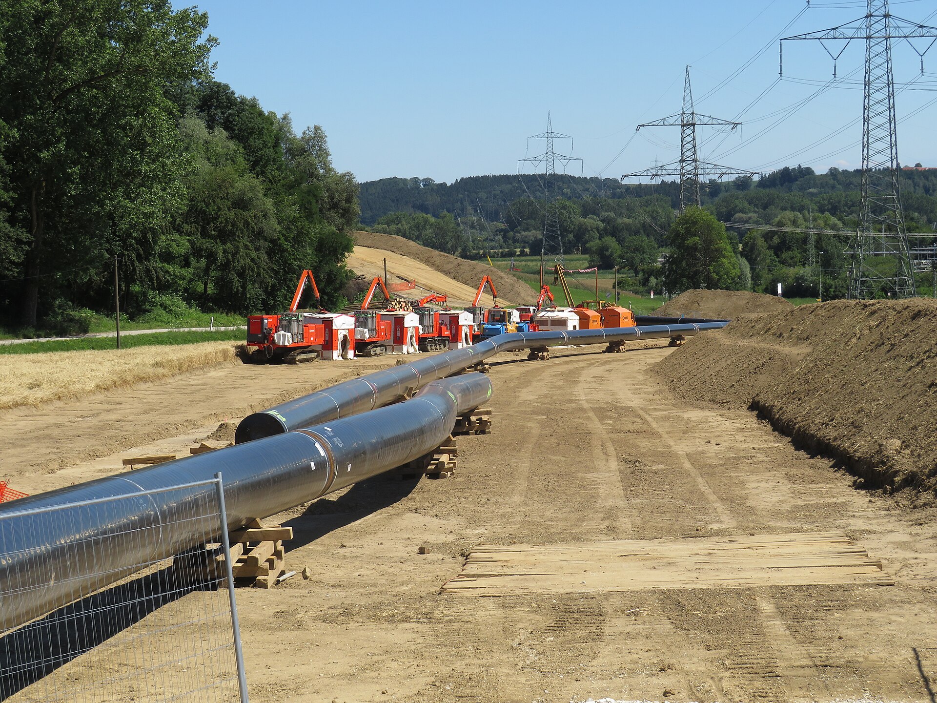 Argentina's YPF Tenders Pipes for Vaca Muerta Gas Pipeline, Secures Bank Financing for VMOS Oil Pipeline