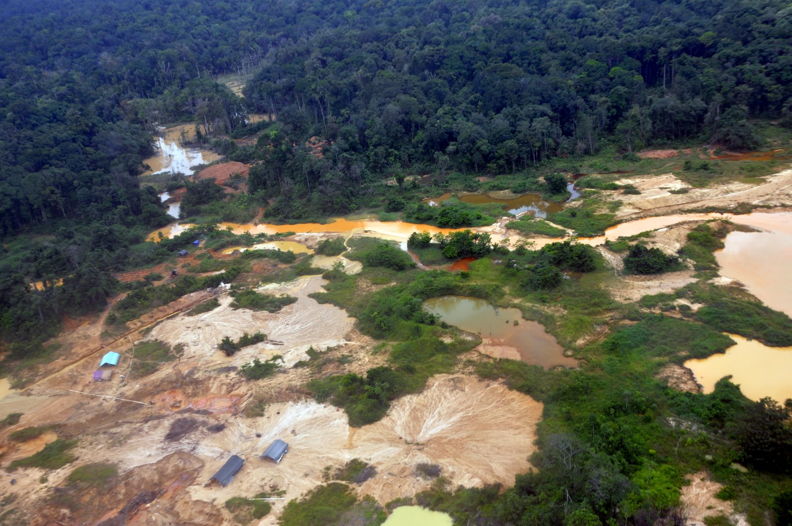 Canadian XAU Resources to Acquire Guyana Quartzstone Gold 