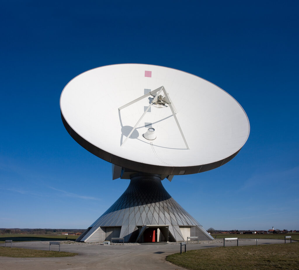 A satellite ground station with tracking antennas
