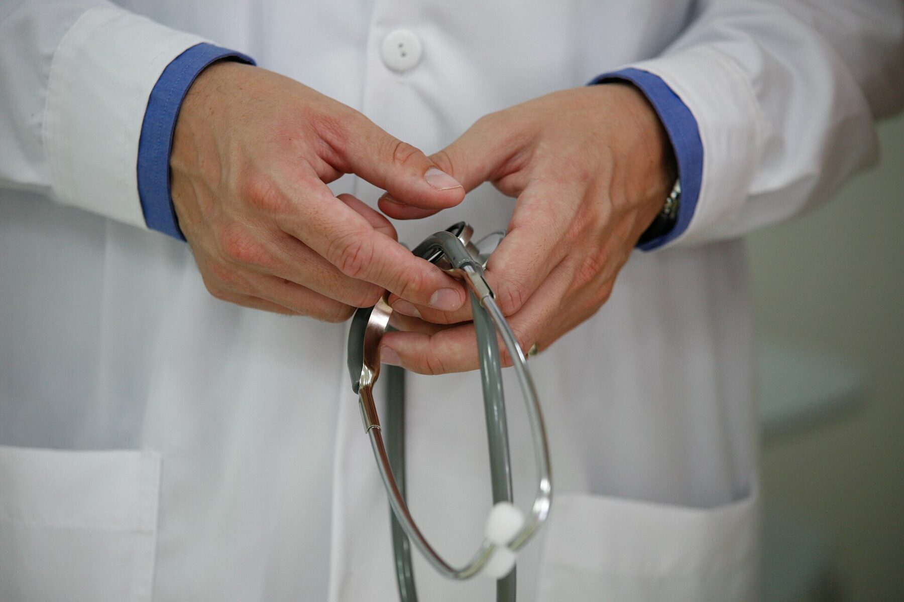 Doctor with stethoscope in Peru, Auna KPIs