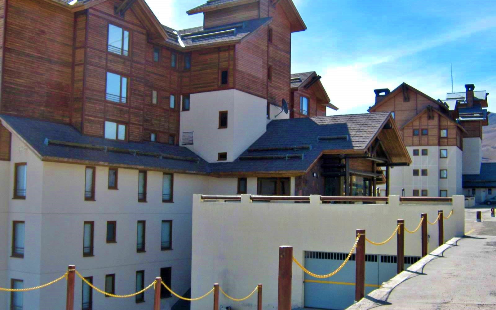 Valle Nevado Owner Drops Andacor Ski-Resort Deal