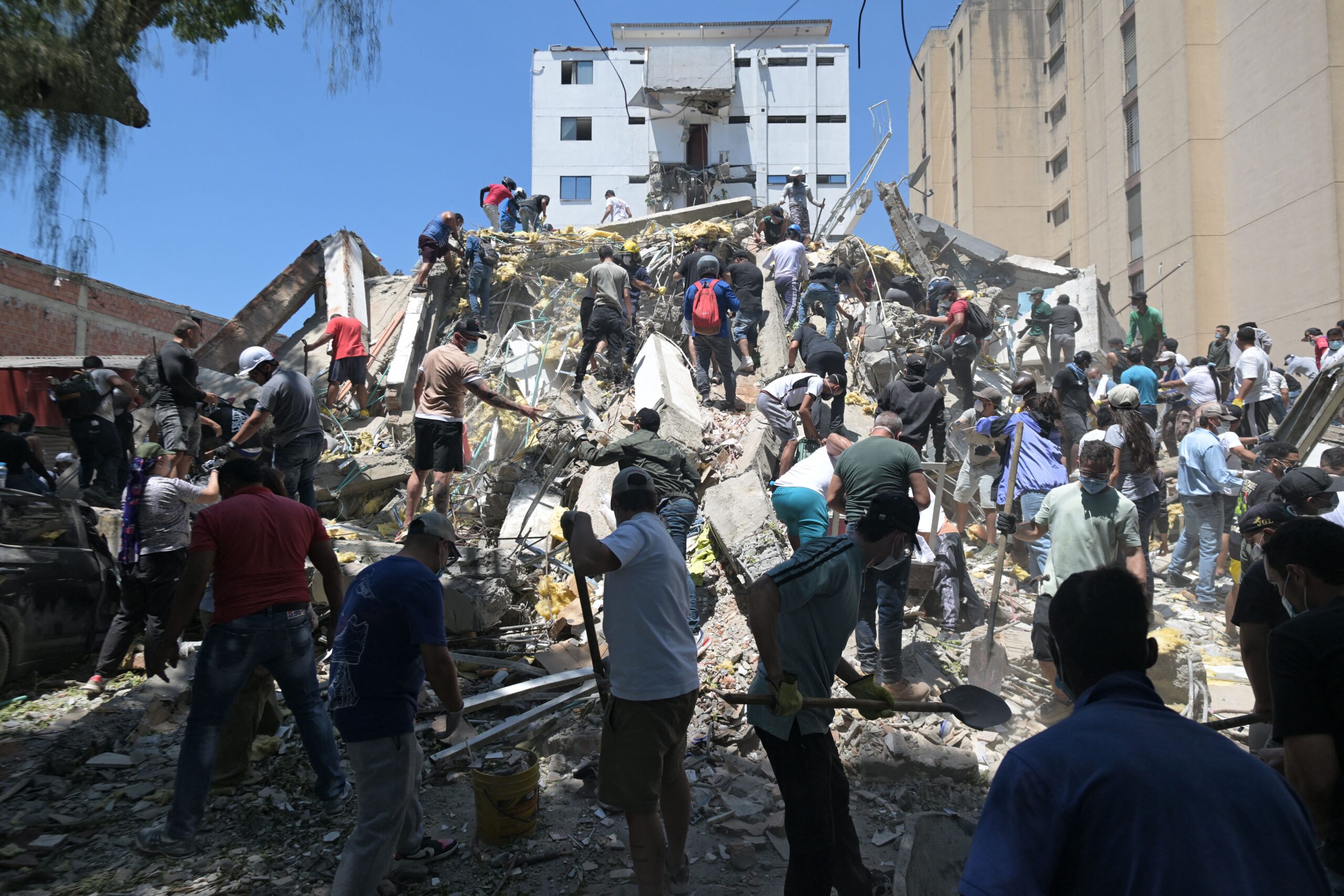 Colombian President Abelardo De la Espriella beside the national flag, on the earthquake response