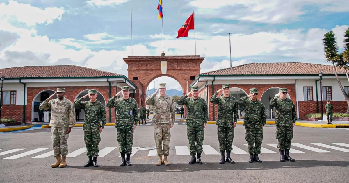 US and Colombian soldiers on a joint military training exercise