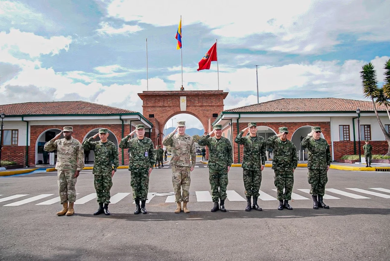US and Colombian soldiers on a joint military training exercise