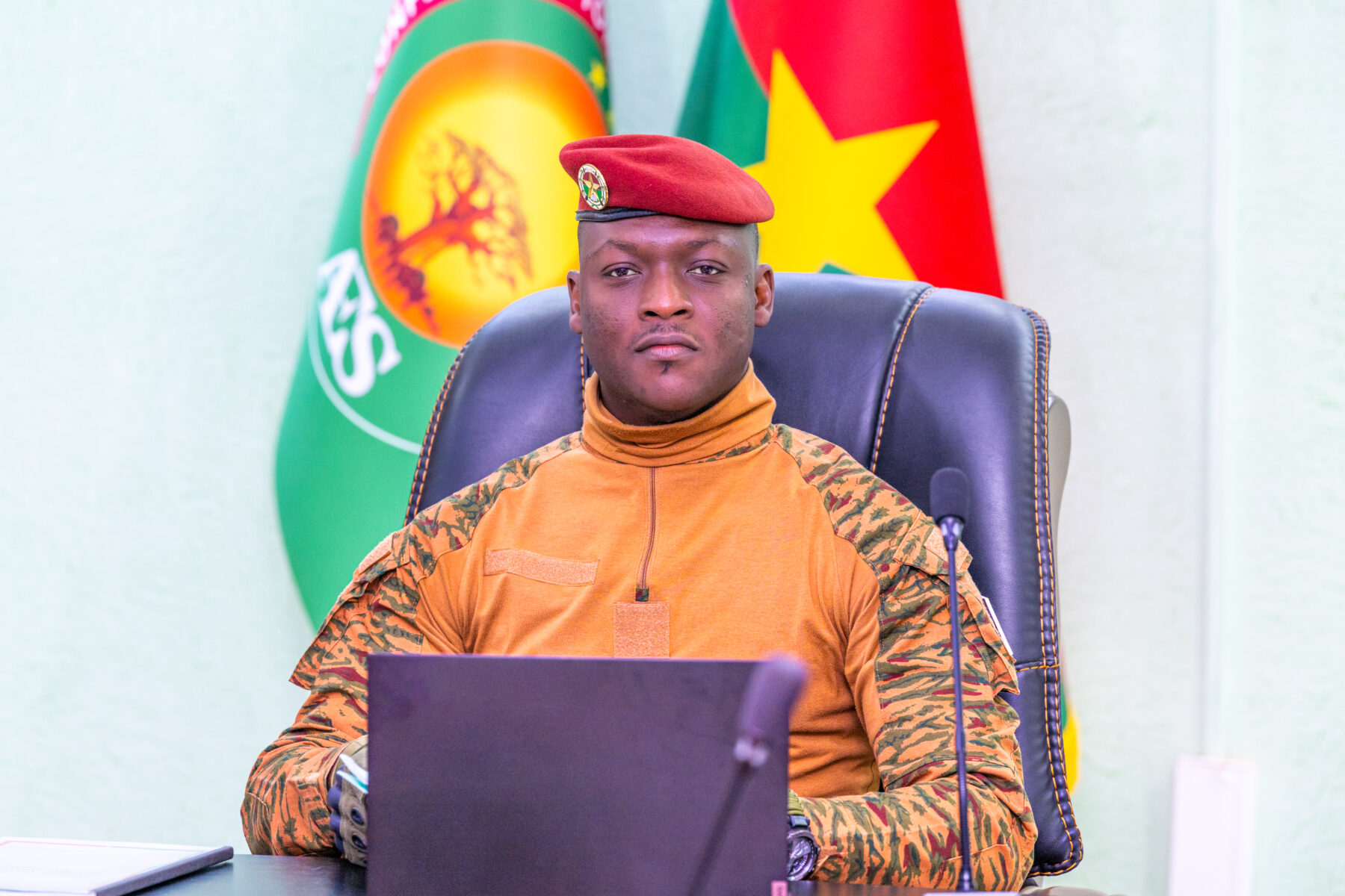 Capitaine_Ibrahim_TRAOR%C3%89_President_du_Faso%2C_Chef_de_l%27%C3%89tat