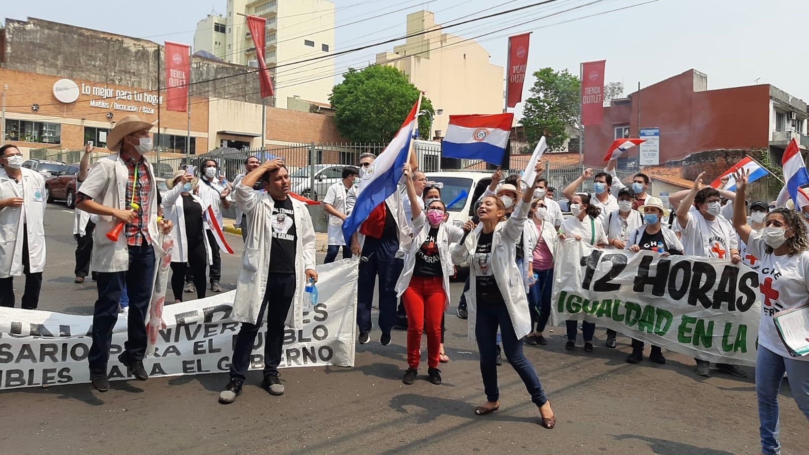 Paraguay Doctors Strike Enters Day Three as Deputies Step In