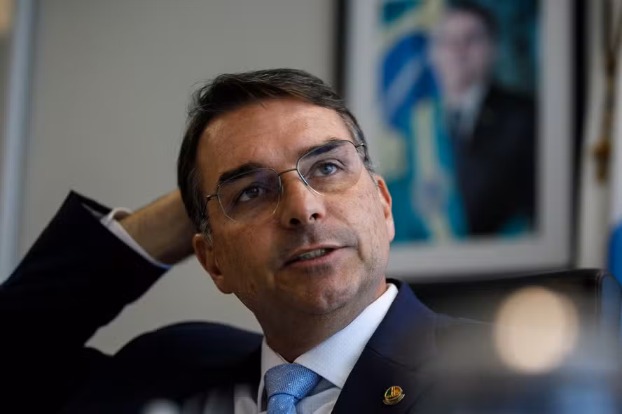 Brazil's Flávio Bolsonaro Names Health Minister and Pledges Amnesty in Globo Interview