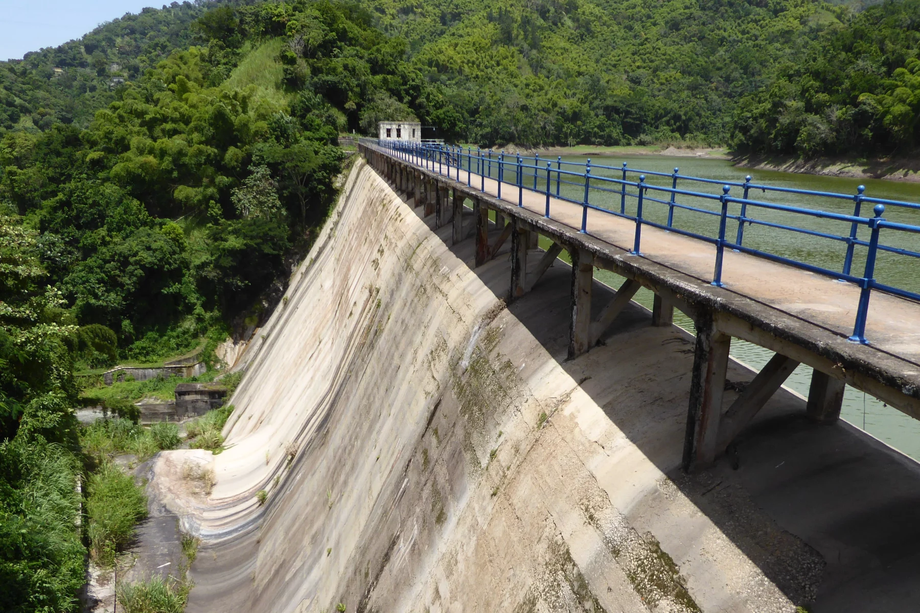 Hermitage_downstream_view_01_16.9