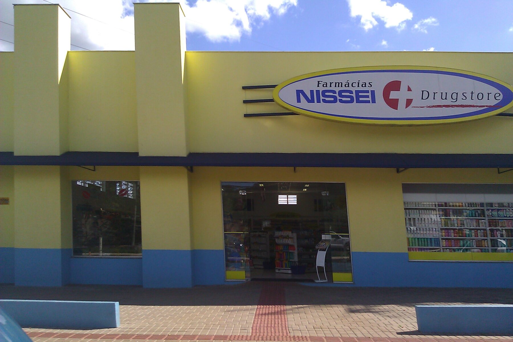 Pharmacy aisle in Brazil, illustrating RD Saúde's second-quarter results