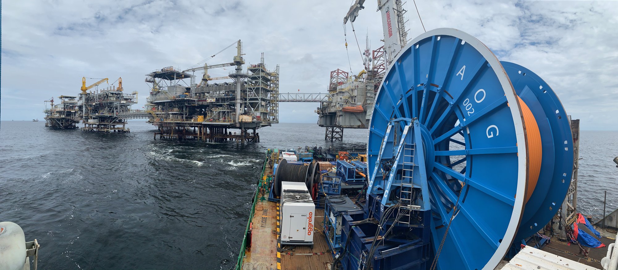 Congo Angola oil zone — installation work on an offshore oil field 40 km off Angola