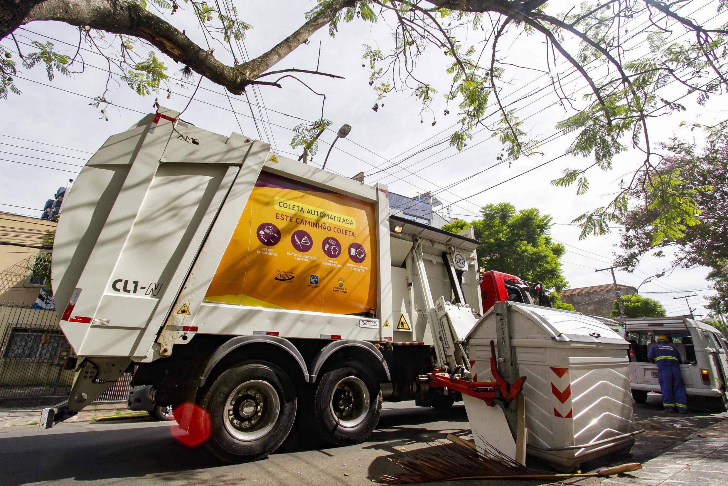 Ambipar creditors meeting &mdash; automated waste collection truck in Brazil