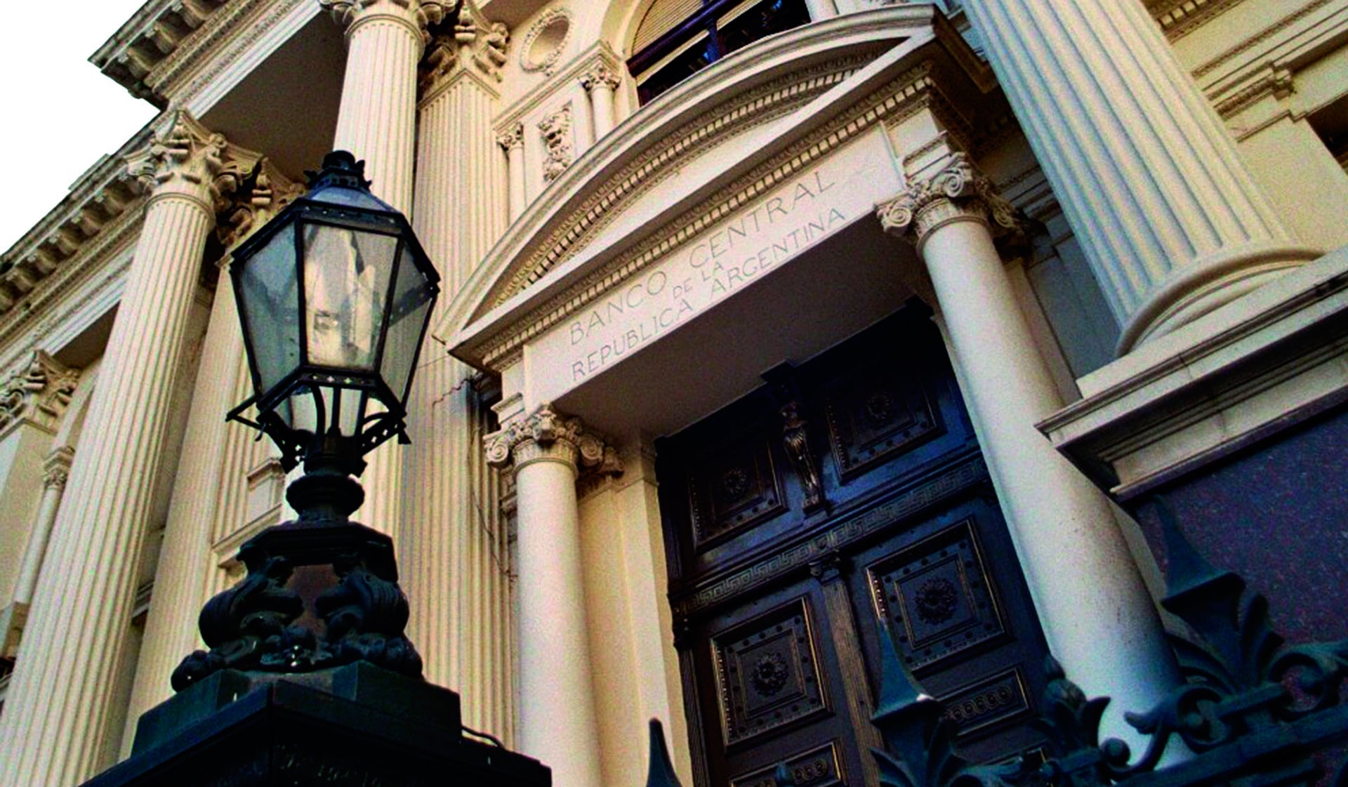 Central bank of Argentina building in Buenos Aires, symbolizing peso defense measures.