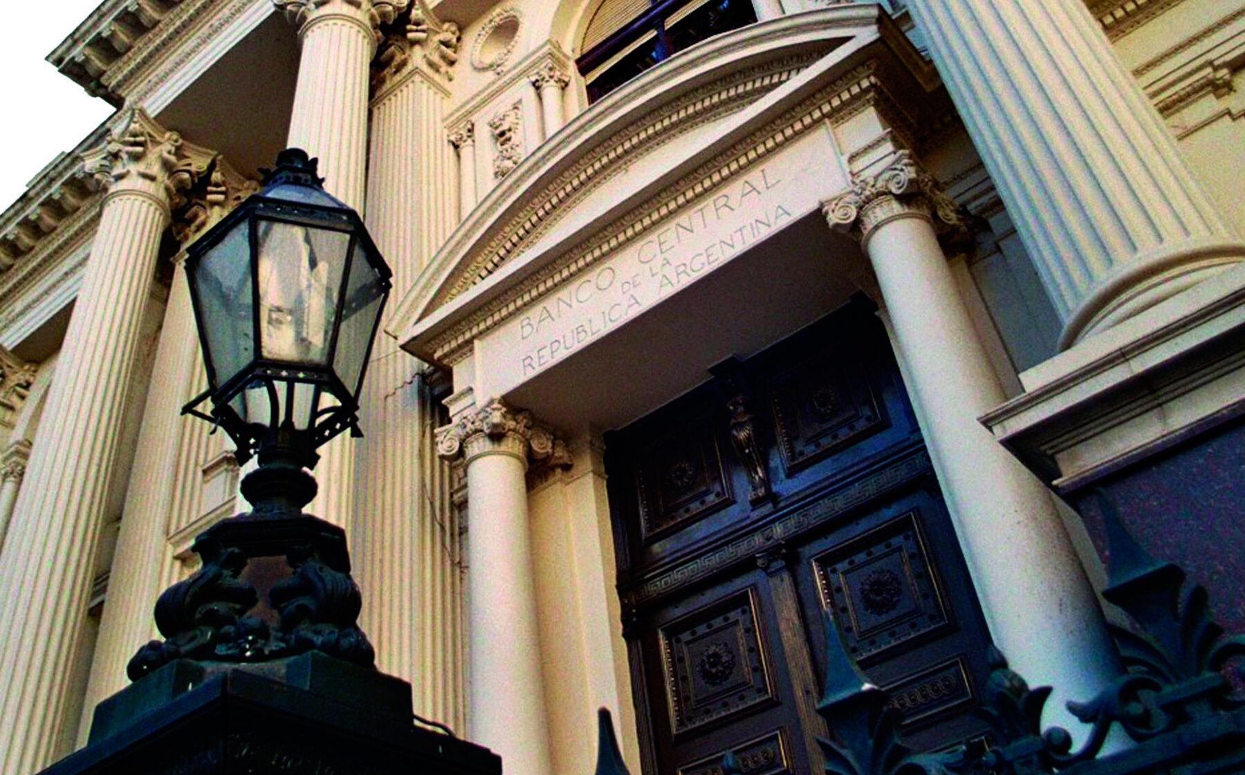 banco-central-argentina-entrance