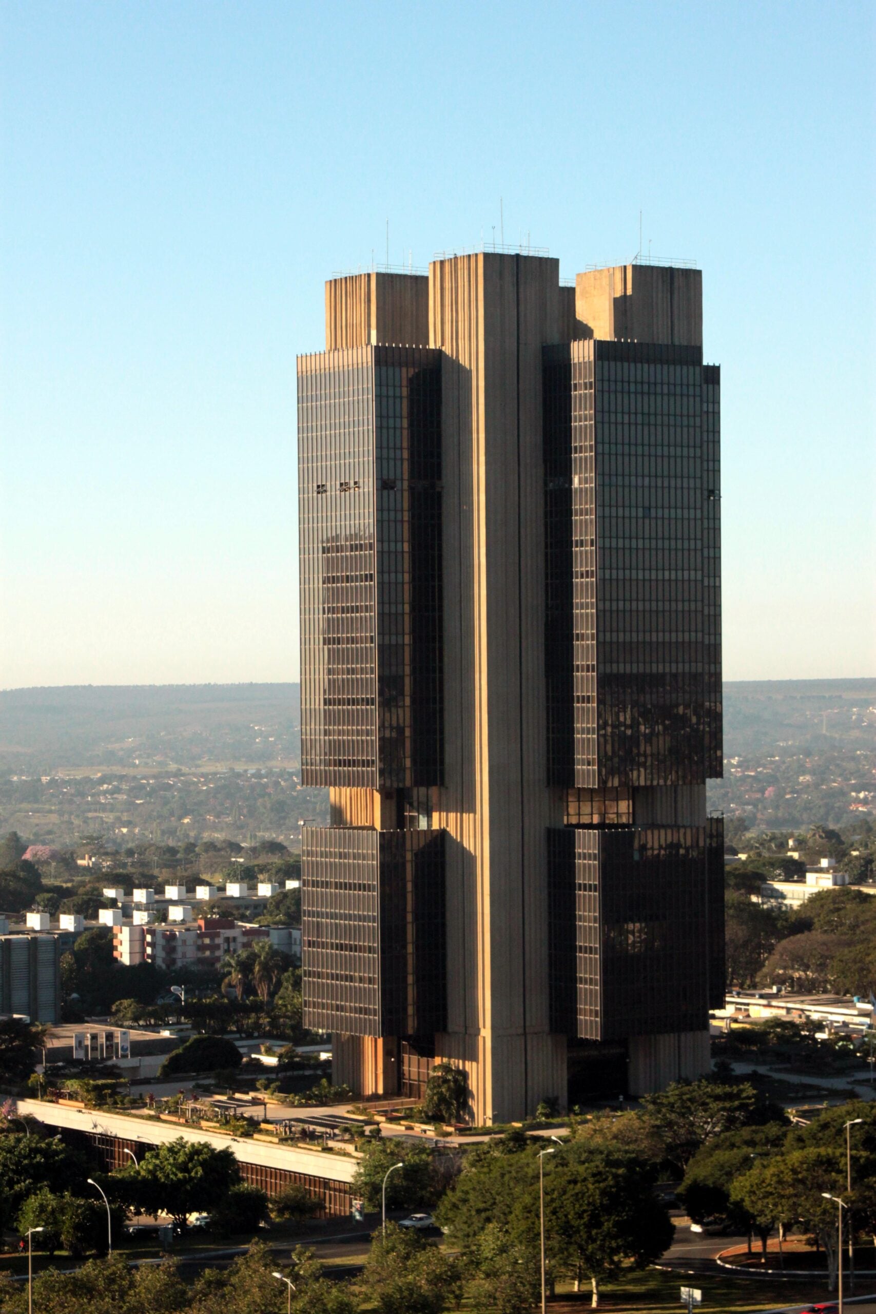 Brazilian bank credit strain with rising provisions and Selic rate cut