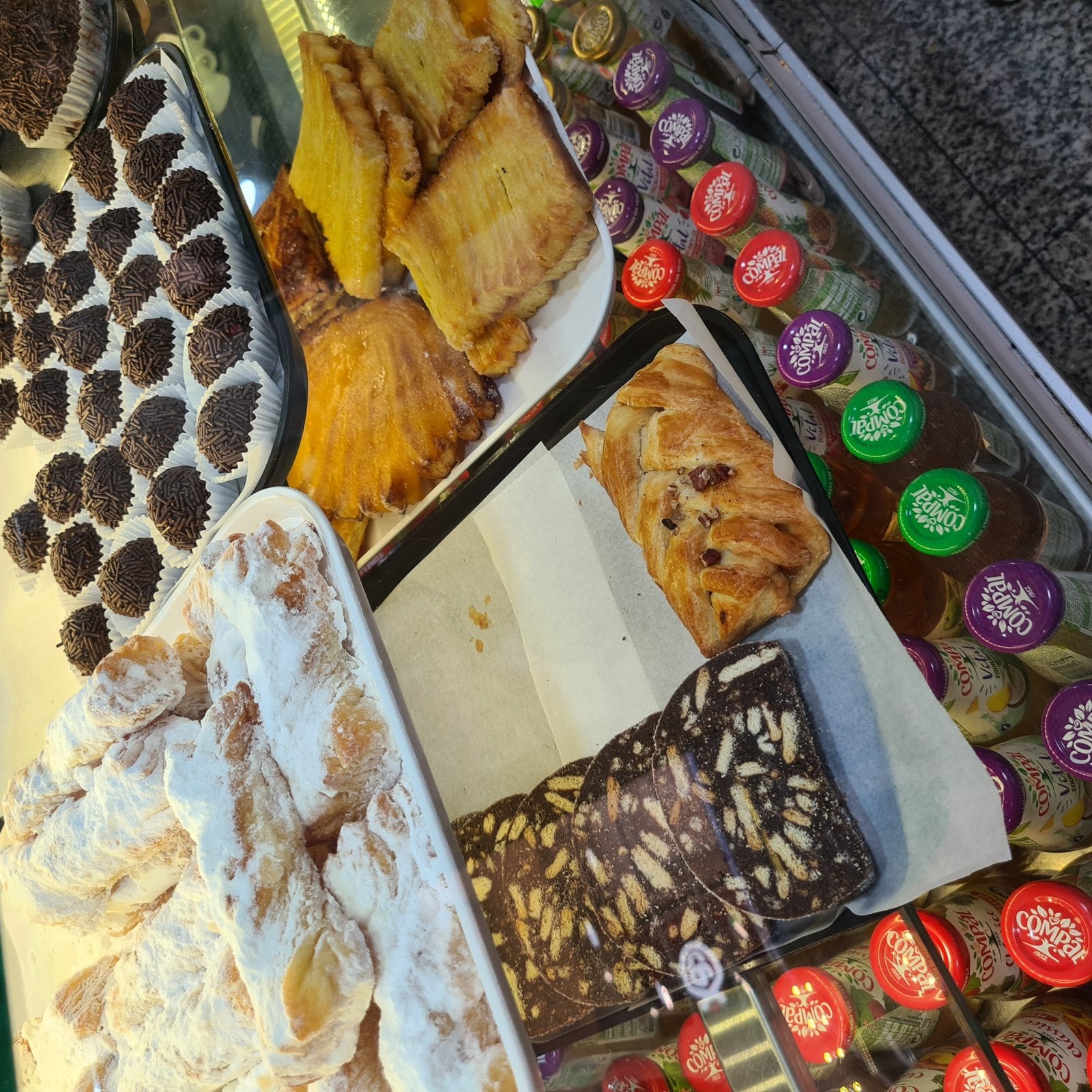 bread and dessert festival Bogotá at Parque El Country with artisan bread stalls