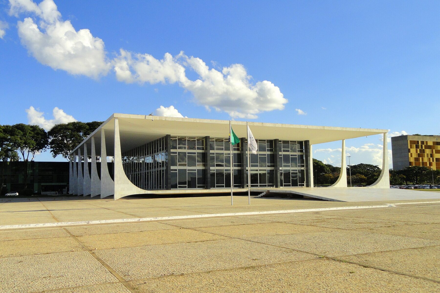 STF Justice Alexandre de Moraes ordered a Moraes source raid in Brazil.