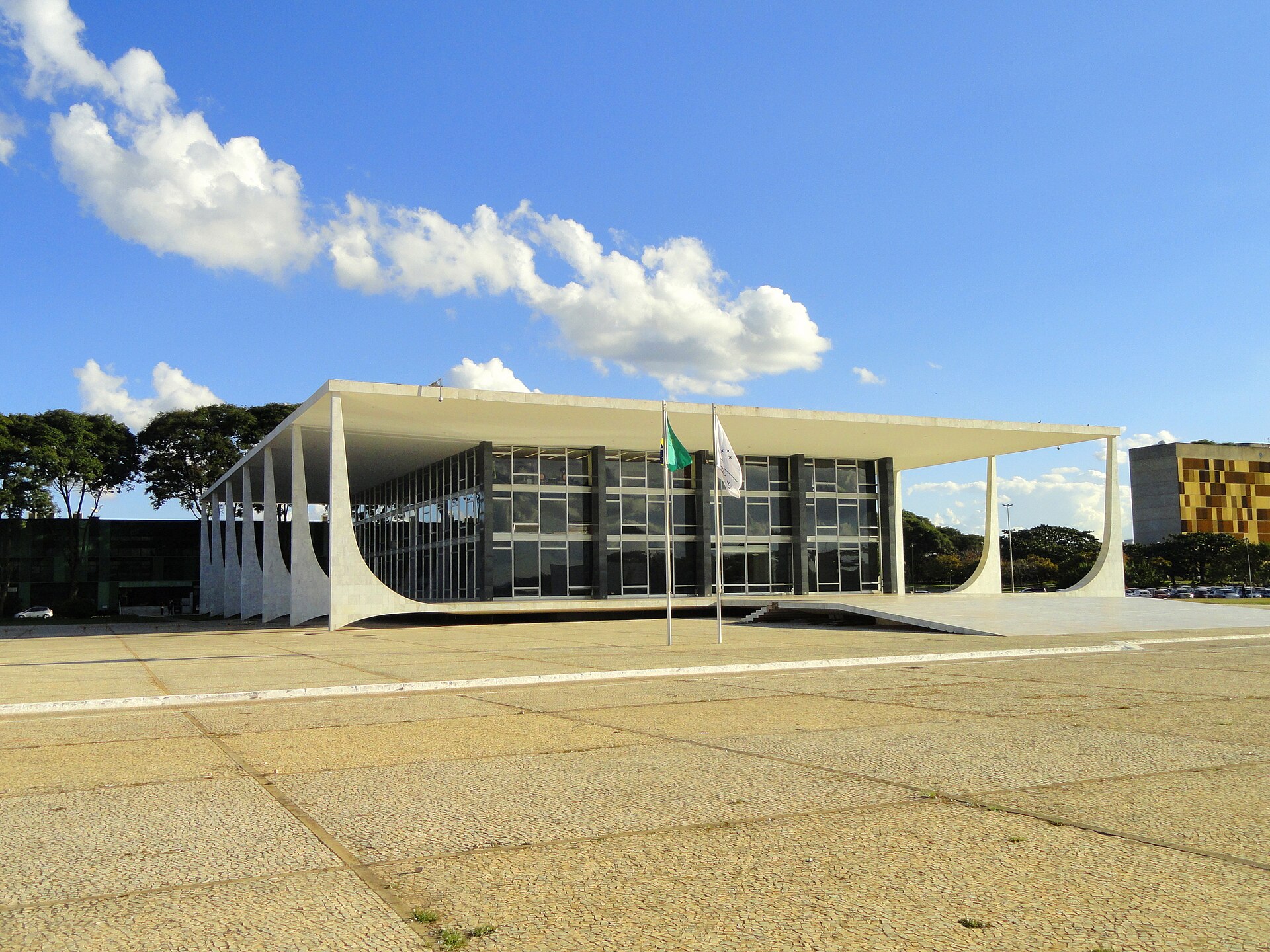 investigate mendonca - Brazil Supreme Court building