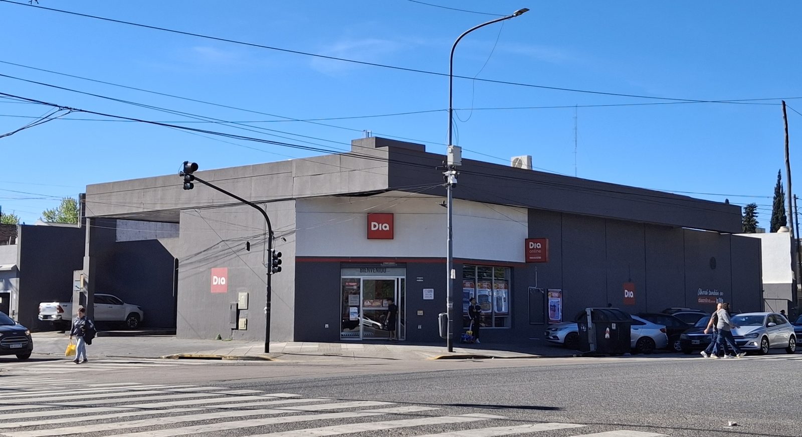 A D&iacute;a discount supermarket in Villa Lugano, Buenos Aires, Argentina