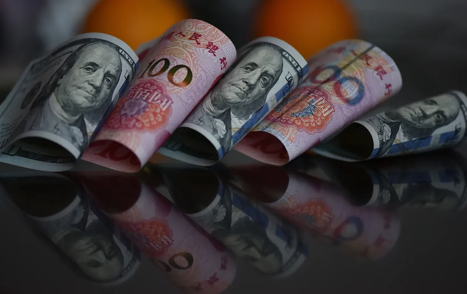 dollar-yuan-renminbi-china-GettyImages-2185708984