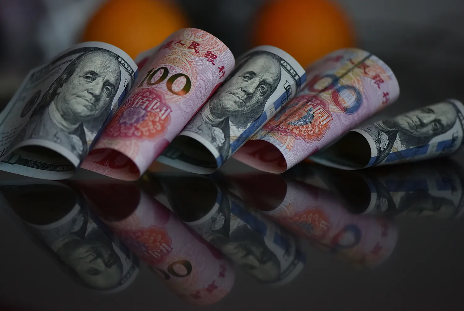 dollar-yuan-renminbi-china-GettyImages-2185708984