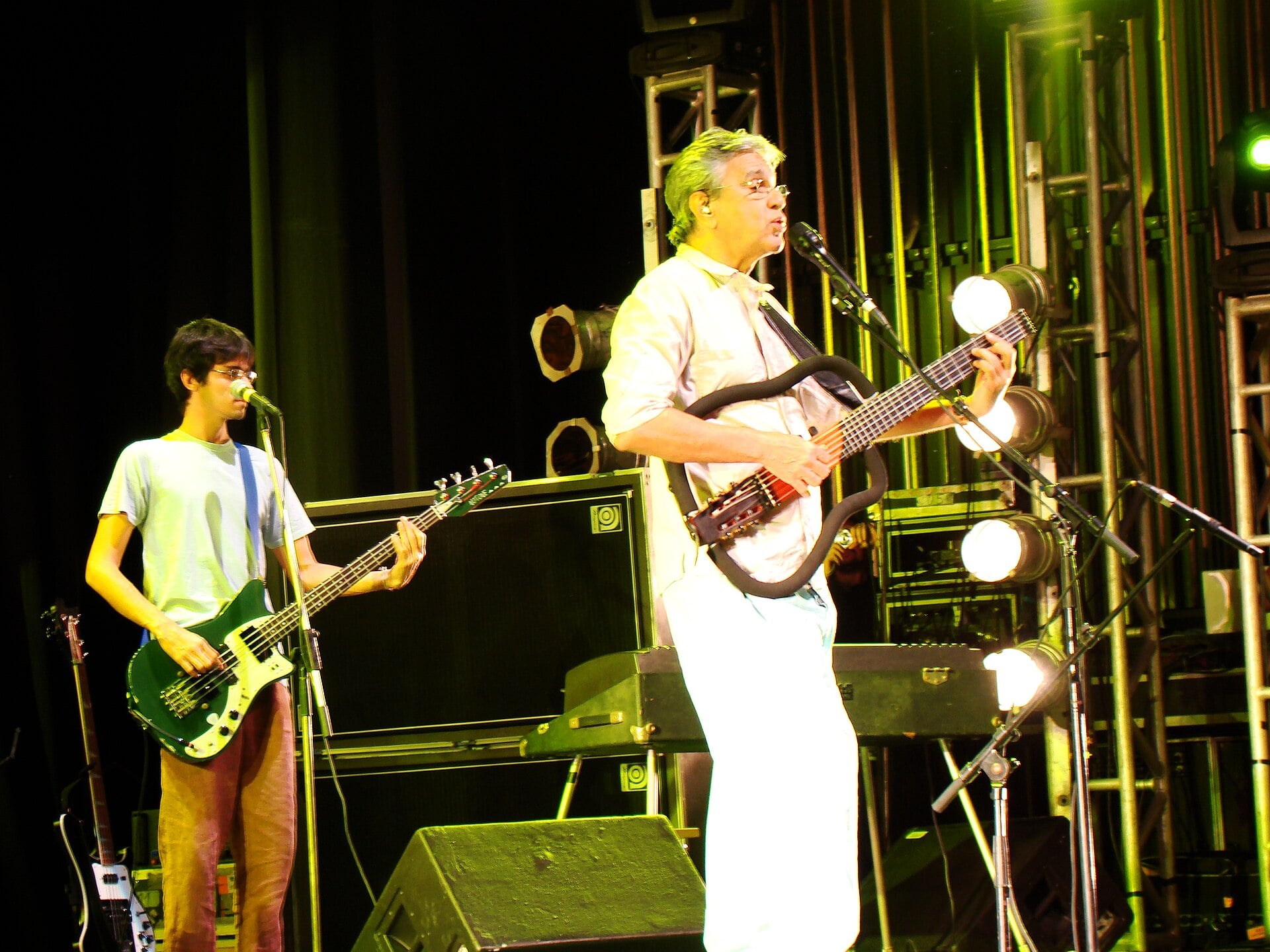 Caetano Veloso performing live, opening Curitiba's new Cine Lido venue