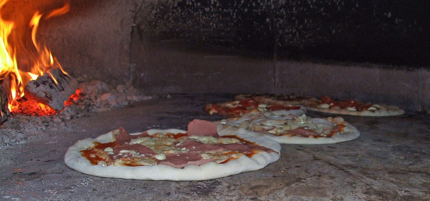 Pizza baking in a wood-fired oven — Salvador's Forneria Alfredo'Ro ranks second in Brazil