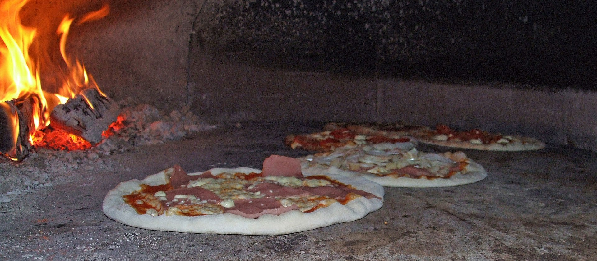 Pizza baking in a wood-fired oven — Salvador's Forneria Alfredo'Ro ranks second in Brazil