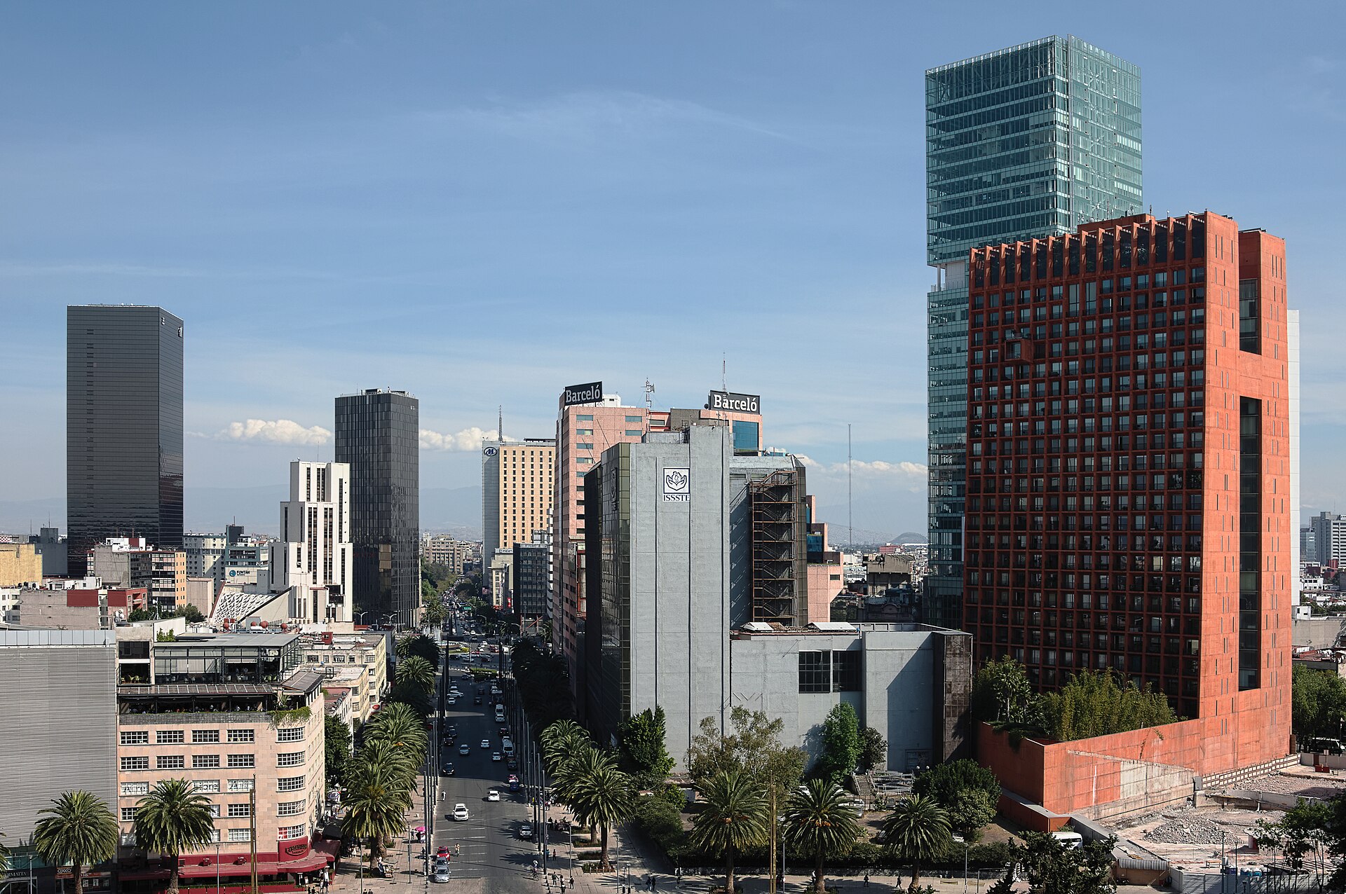 Monumento a la Revolución in Mexico City, stage of the free mass Thriller dance on August 29