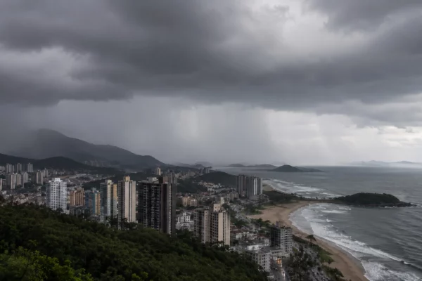 extratropical-cyclone-brings-storms-to-the-south-o