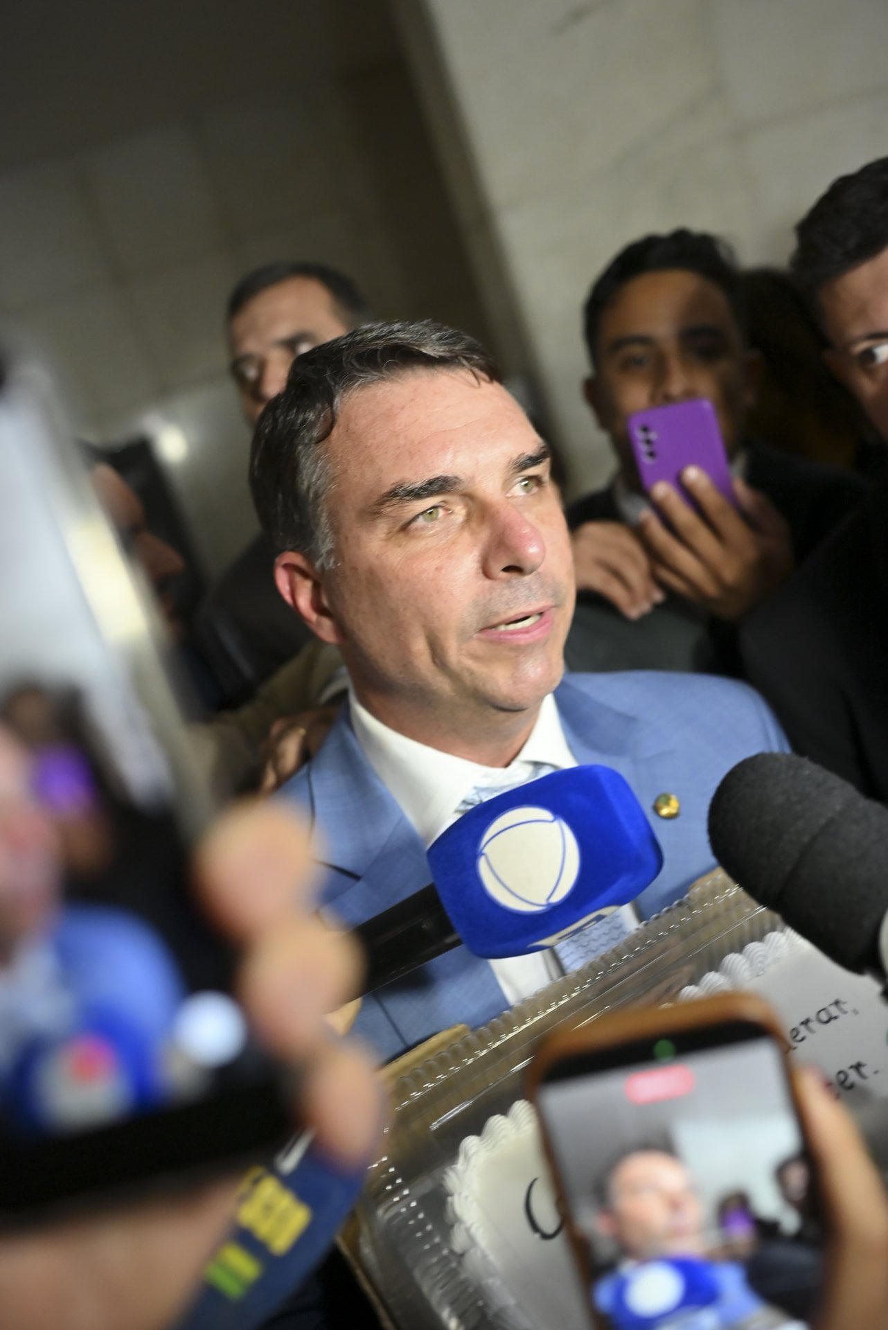 Senator Fl&aacute;vio Bolsonaro, Brazil’s PL presidential candidate, speaking to reporters