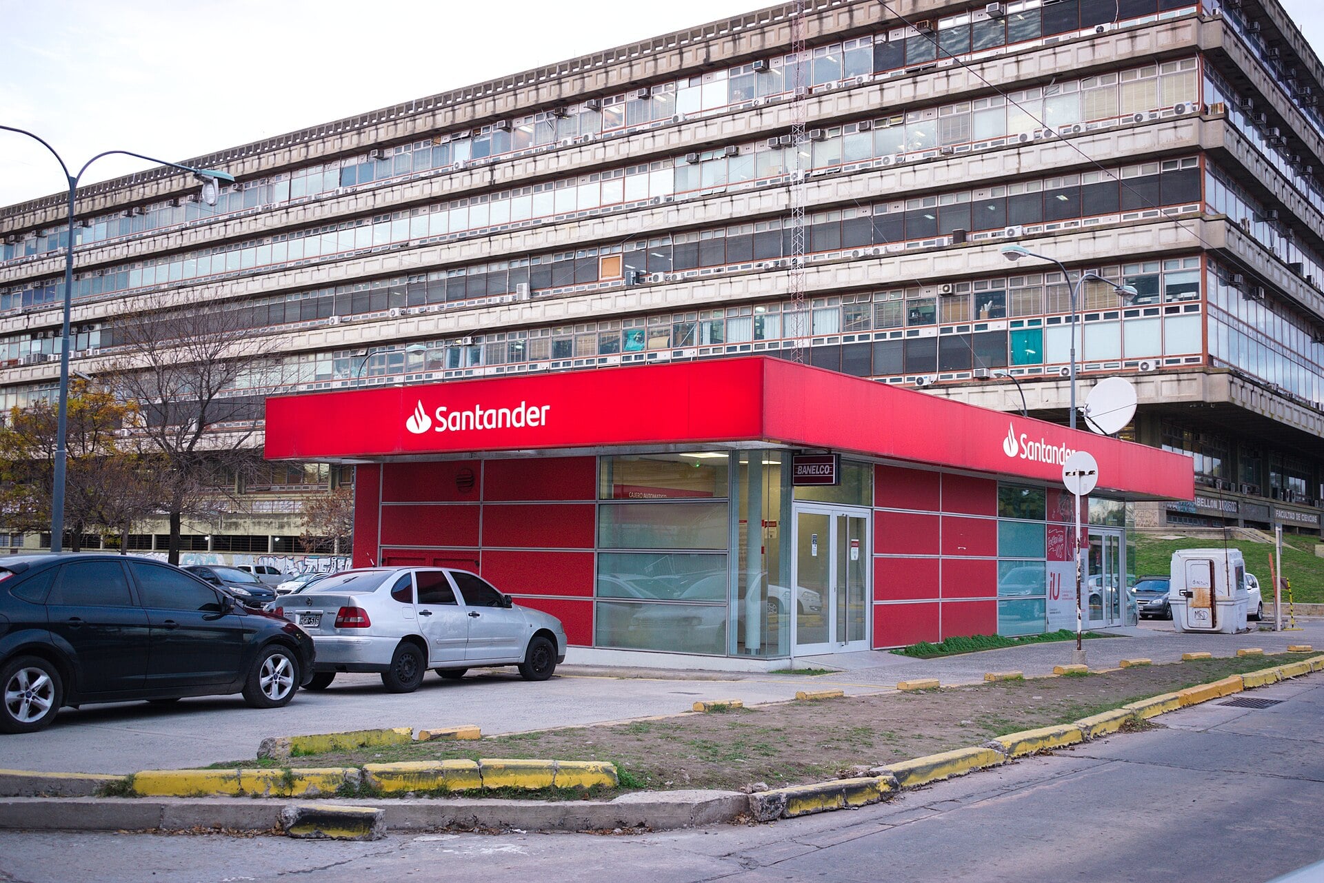 santander brasil buyout - Santander bank building in Sao Paulo