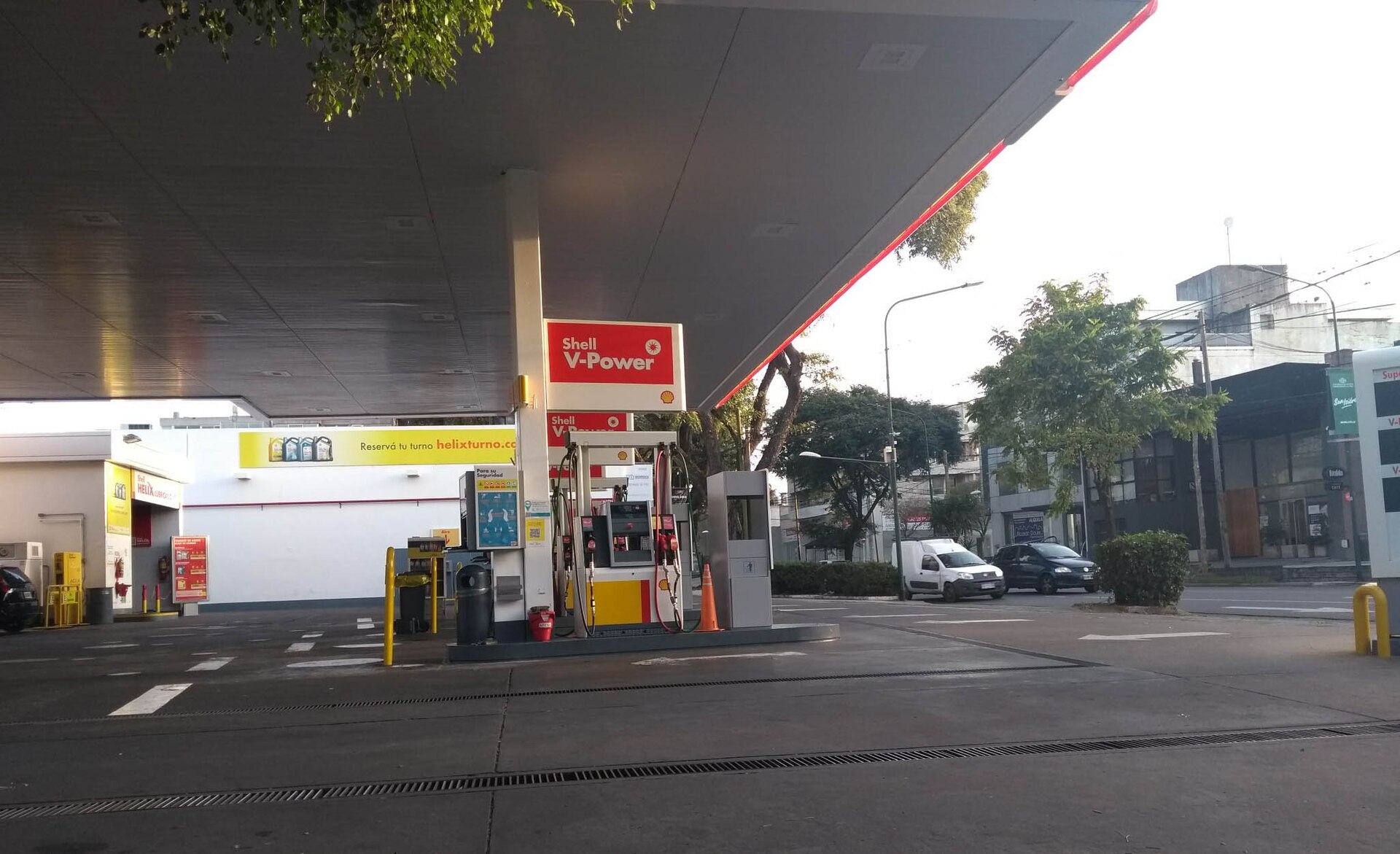 Driver paying with a smartphone app