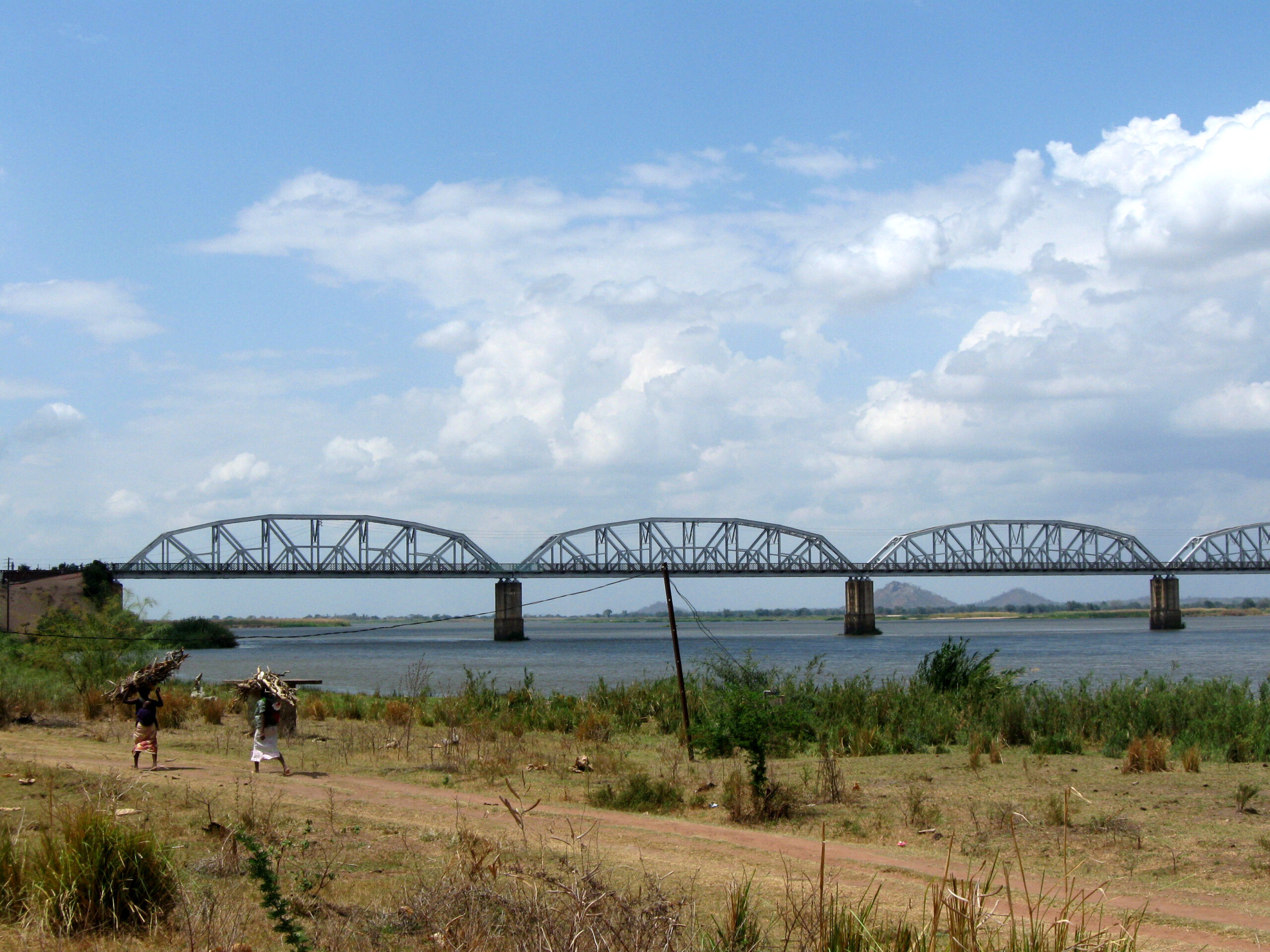 Monte Muambe rare earths &mdash; the Zambezi river crossing in central Mozambique