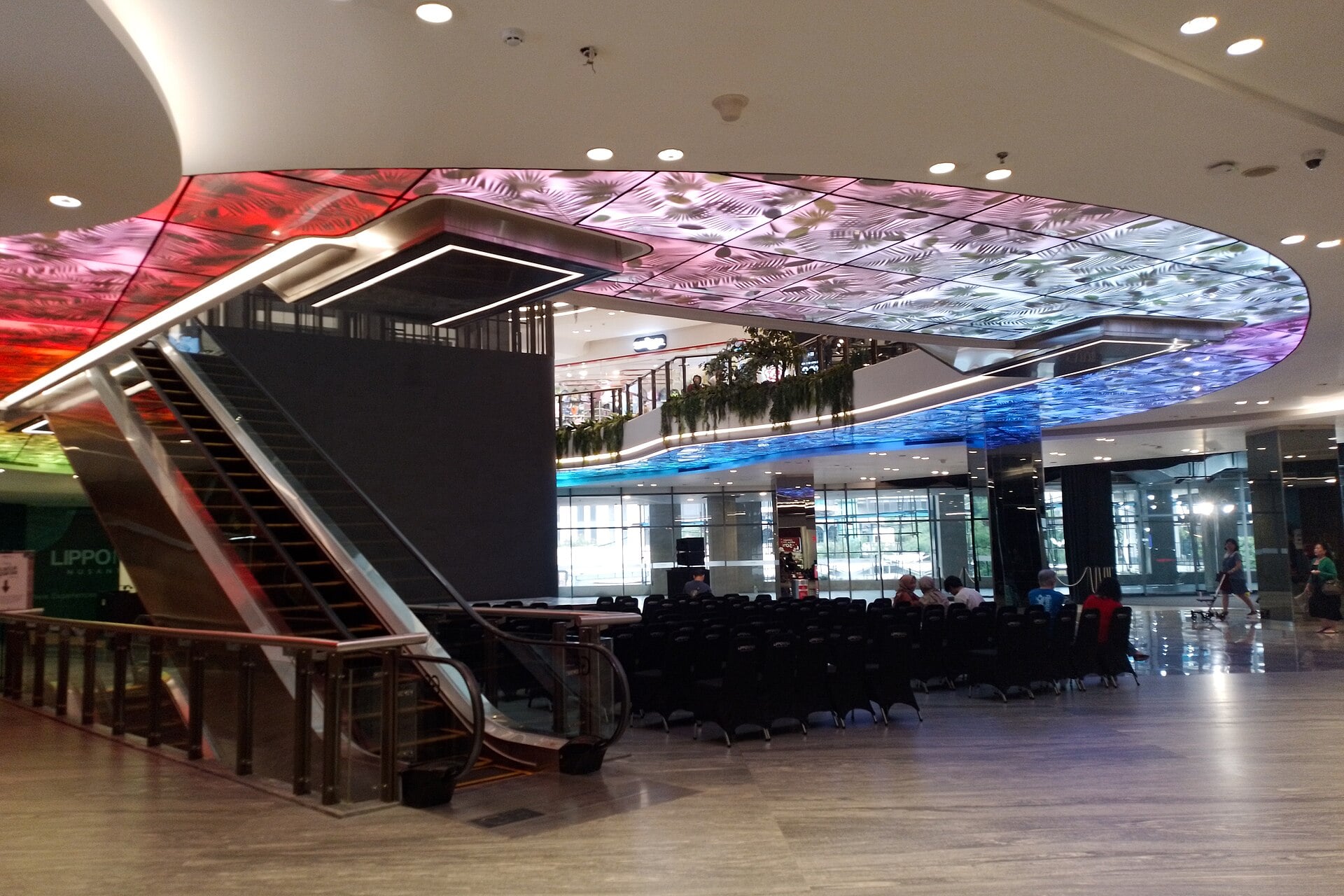 Mallplaza Colombia shopping mall exterior with Gran Plaza branding